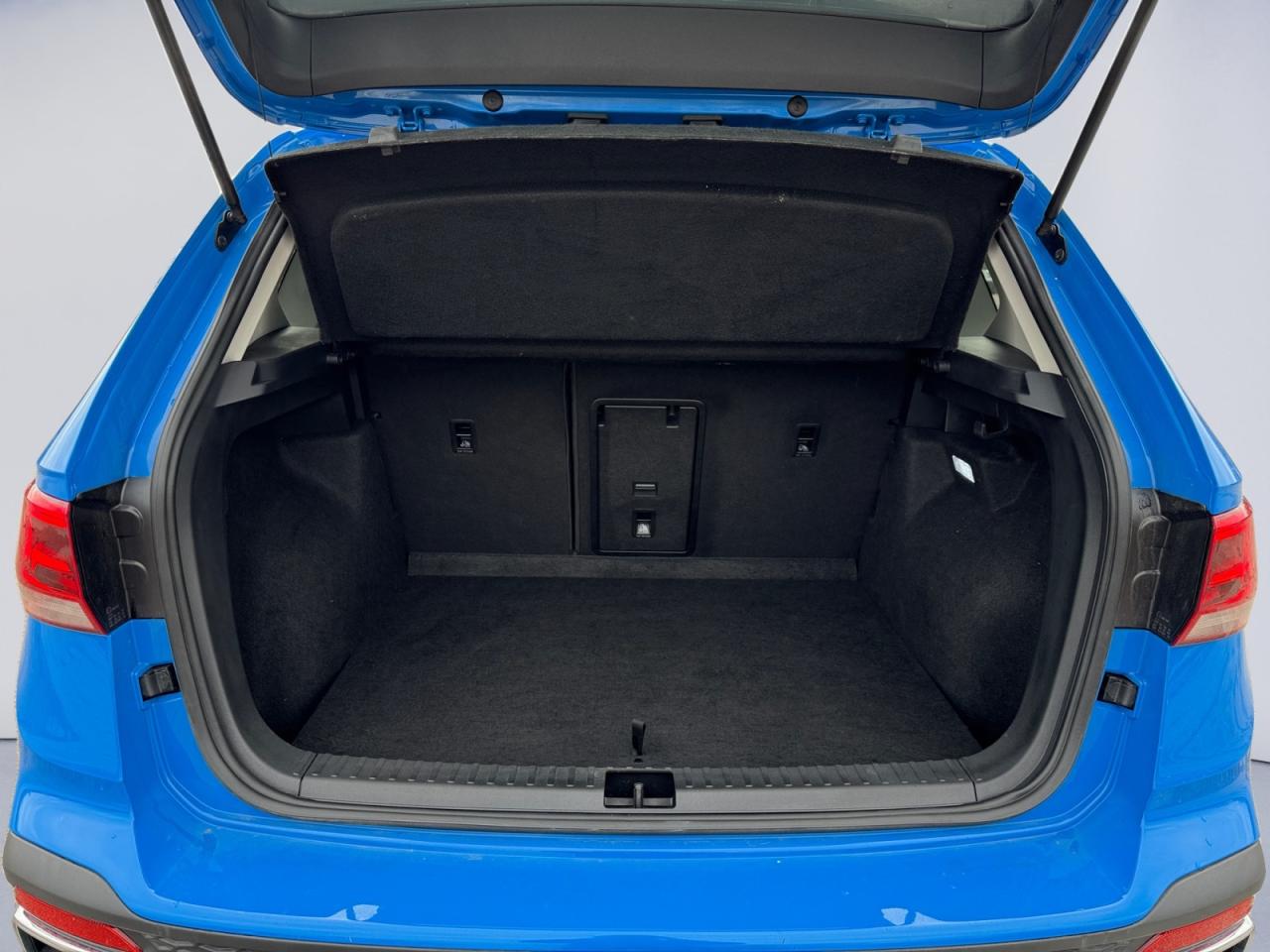 2024 Volkswagen Taos 1.5L Why Buy New? Corporate Car! Great kms! Photo