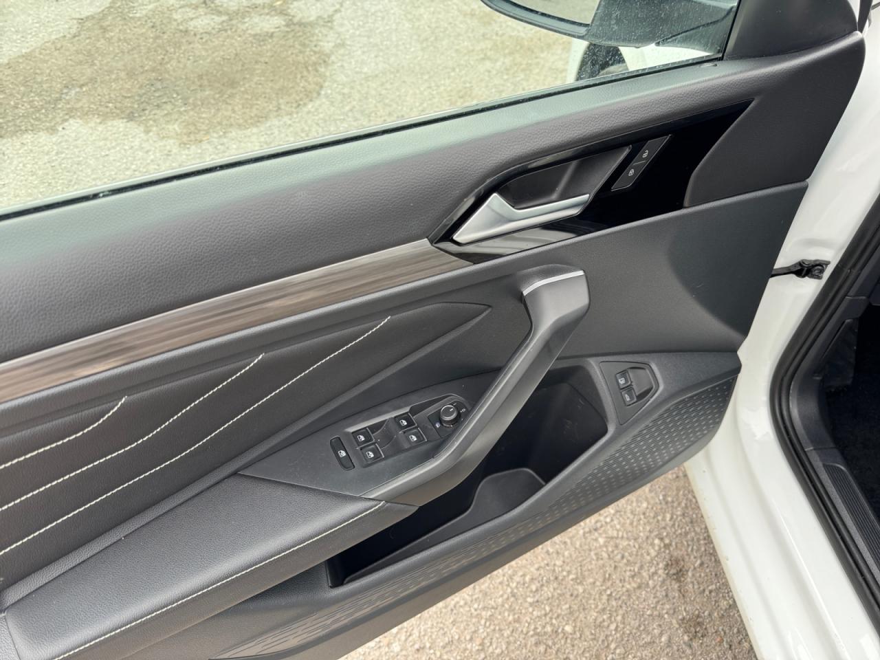 2024 Volkswagen Jetta 1.5L Highline! One Local Owner! Off Lease! Photo