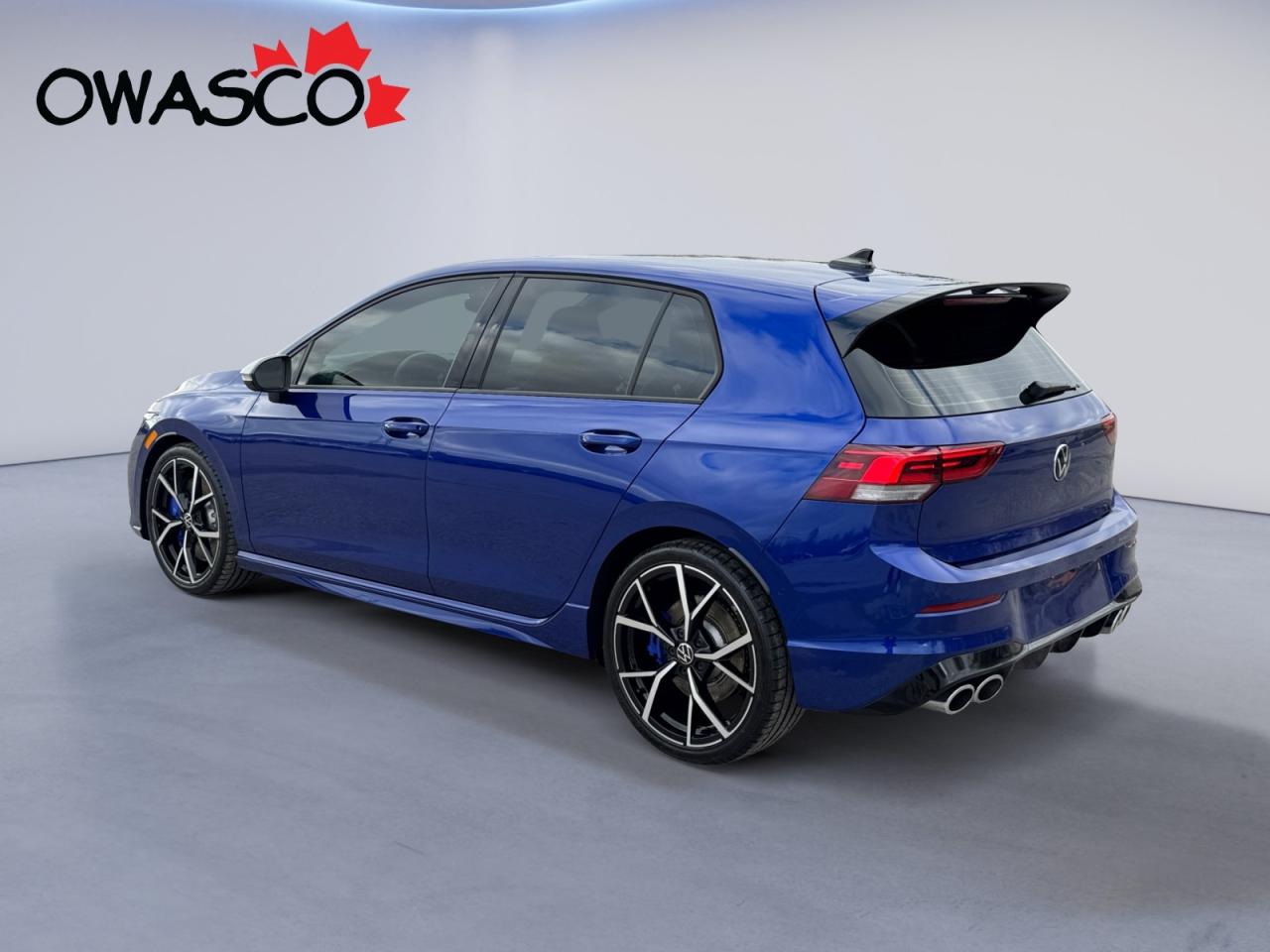 2024 Volkswagen Golf R 2.0L Carbon Décor Pkg! Great kms! Arrive in Style! Photo