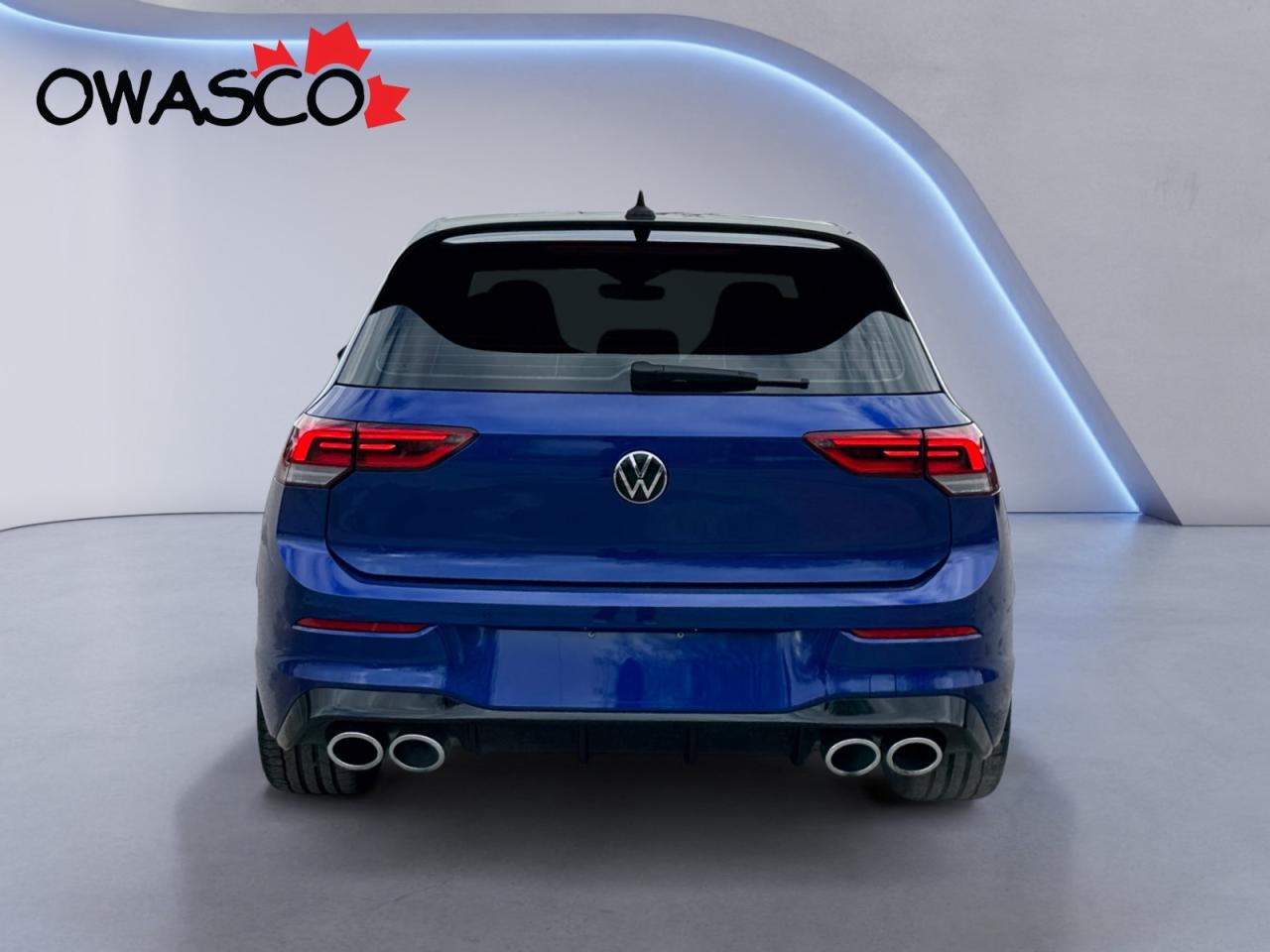 2024 Volkswagen Golf R 2.0L Carbon Décor Pkg! Great kms! Arrive in Style! Photo