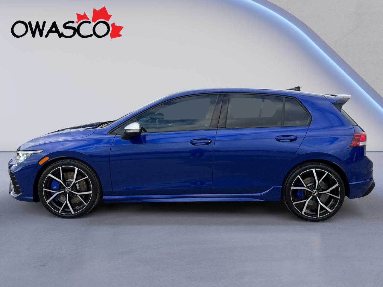 2024 Volkswagen Golf R 2.0L Carbon Décor Pkg! Great kms! Arrive in Style! Photo