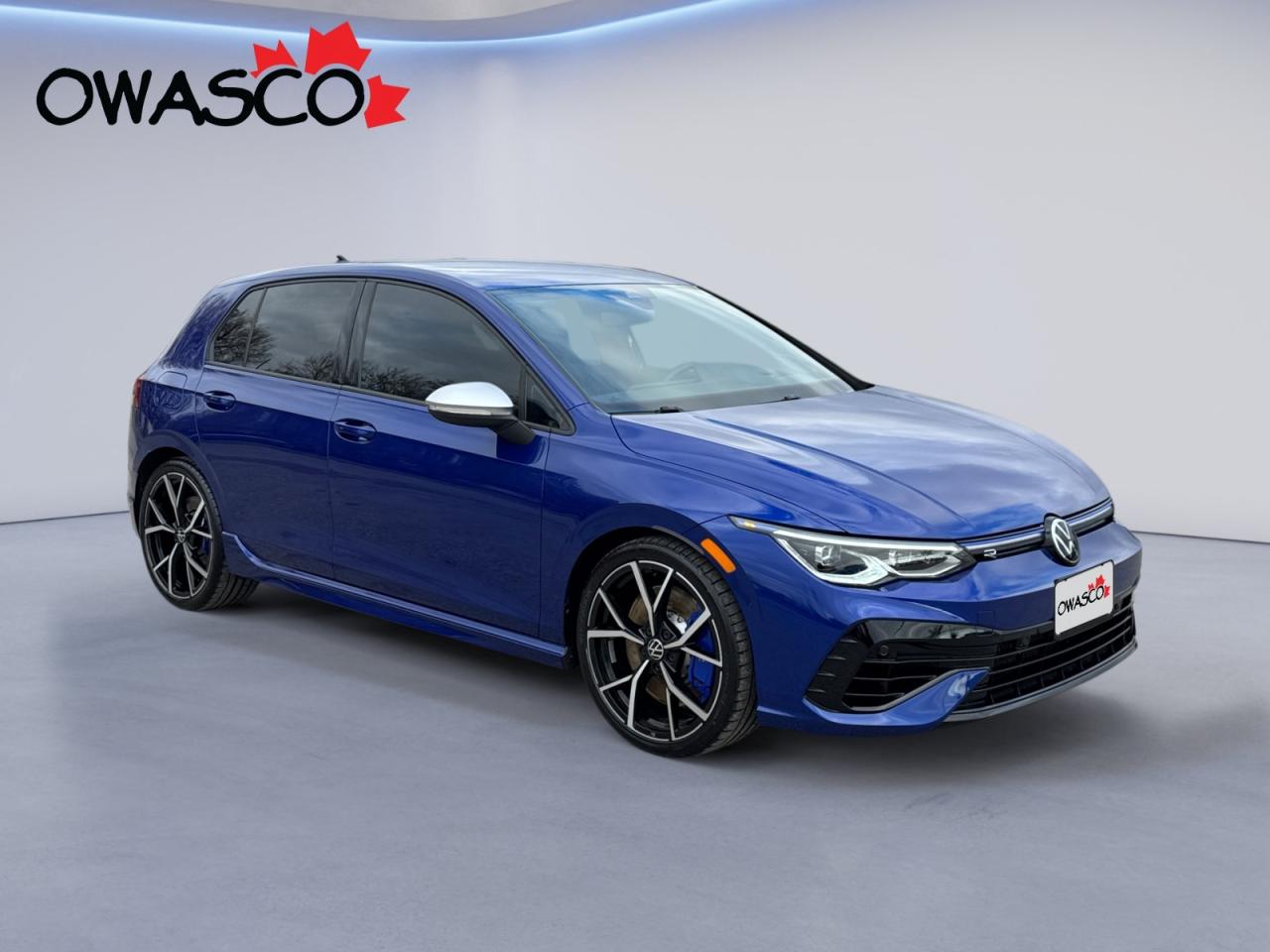2024 Volkswagen Golf R 2.0L Carbon Décor Pkg! Great kms! Arrive in Style! Photo