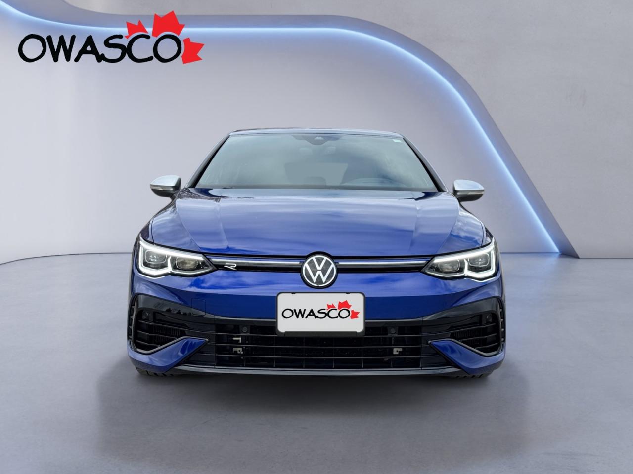 2024 Volkswagen Golf R 2.0L Carbon Décor Pkg! Great kms! Arrive in Style! Photo