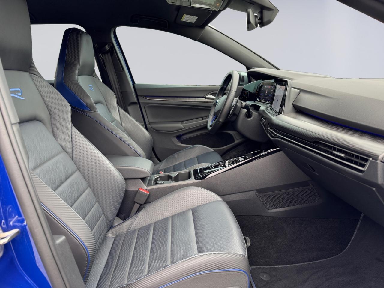 2024 Volkswagen Golf R 2.0L Carbon Décor Pkg! Great kms! Arrive in Style! Photo