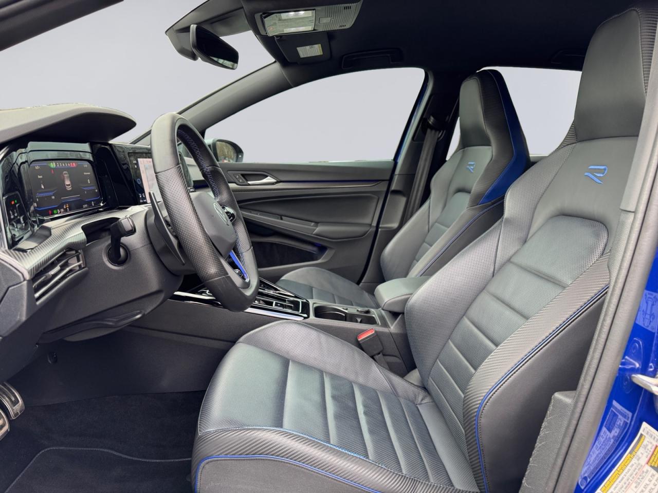 2024 Volkswagen Golf R 2.0L Carbon Décor Pkg! Great kms! Arrive in Style! Photo