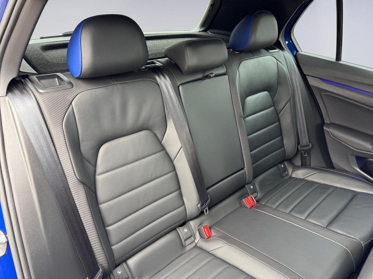 2024 Volkswagen Golf R 2.0L Carbon Décor Pkg! Great kms! Arrive in Style! Photo