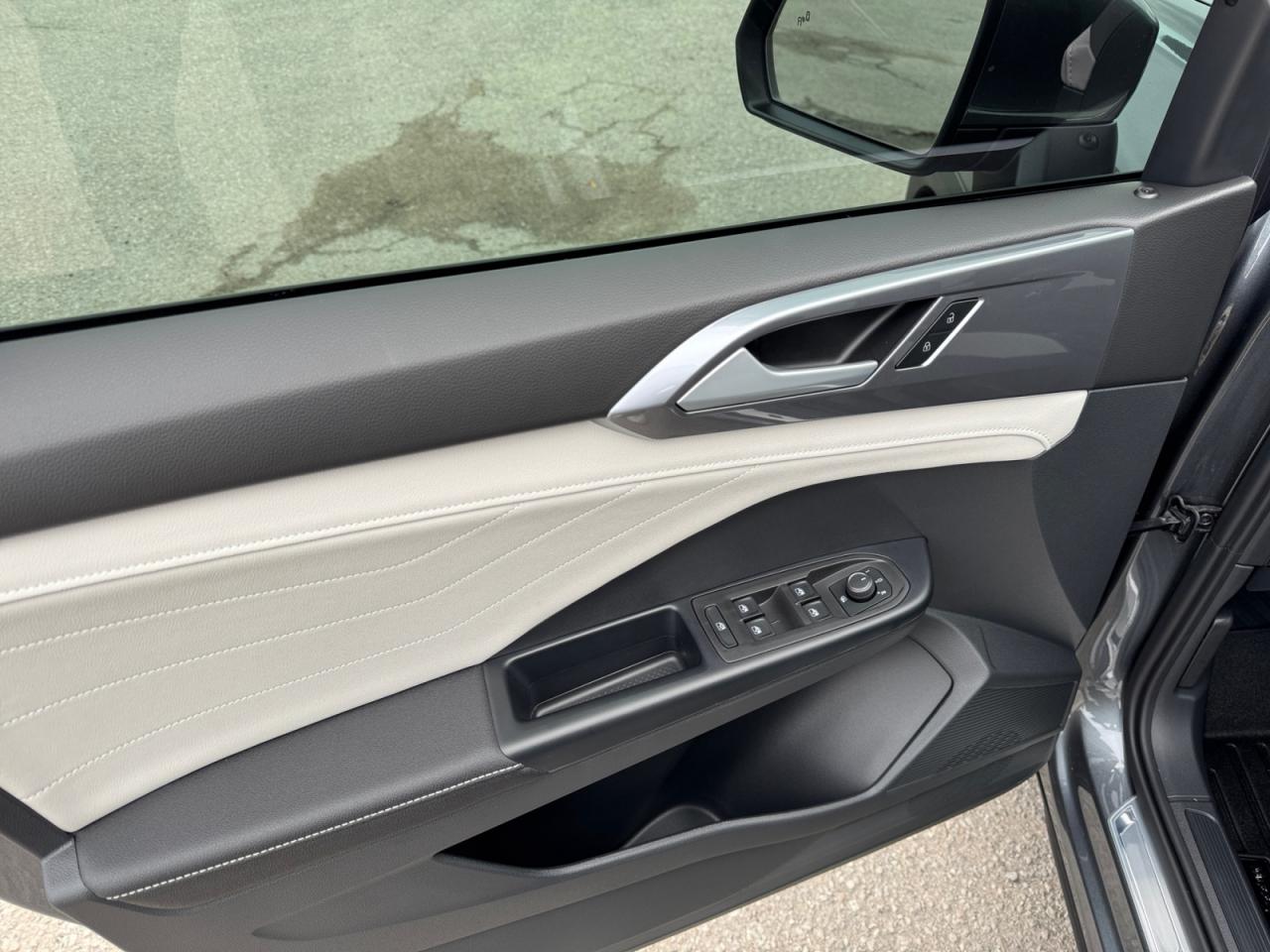 2026 Volkswagen Taos 1.5L Under 500 kms! Why Buy New? Save $$$! Photo