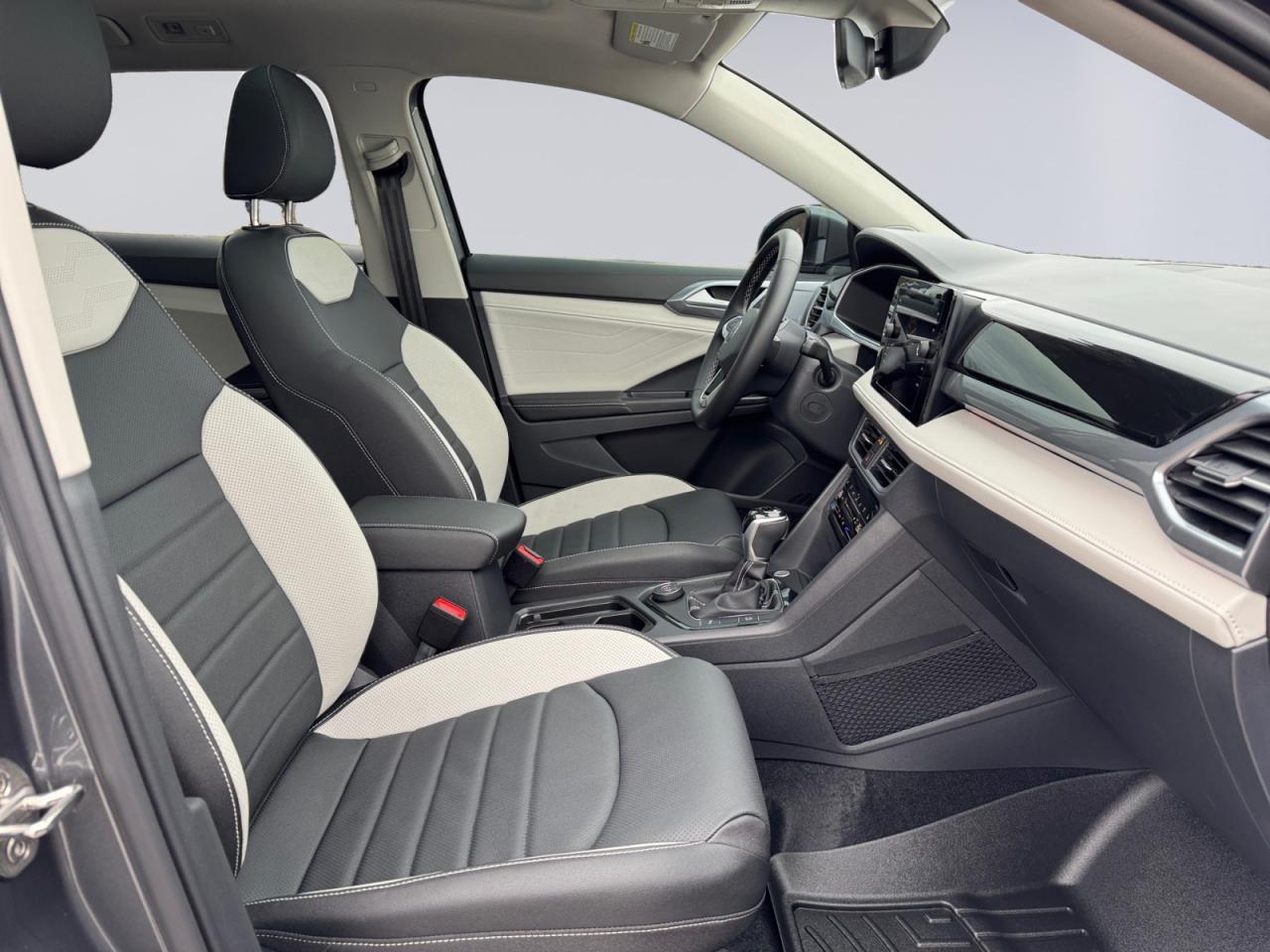 2026 Volkswagen Taos 1.5L Under 500 kms! Why Buy New? Save $$$! Photo