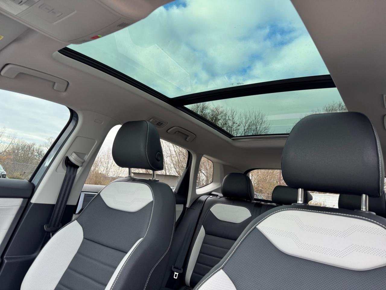 2026 Volkswagen Taos 1.5L Under 500 kms! Why Buy New? Save $$$! Photo