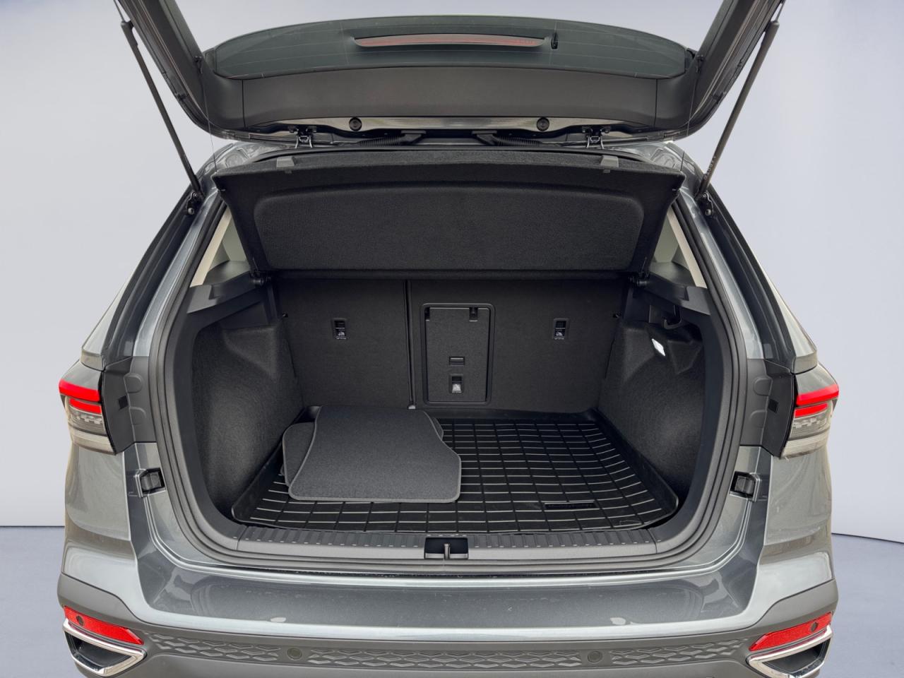 2026 Volkswagen Taos 1.5L Under 500 kms! Why Buy New? Save $$$! Photo