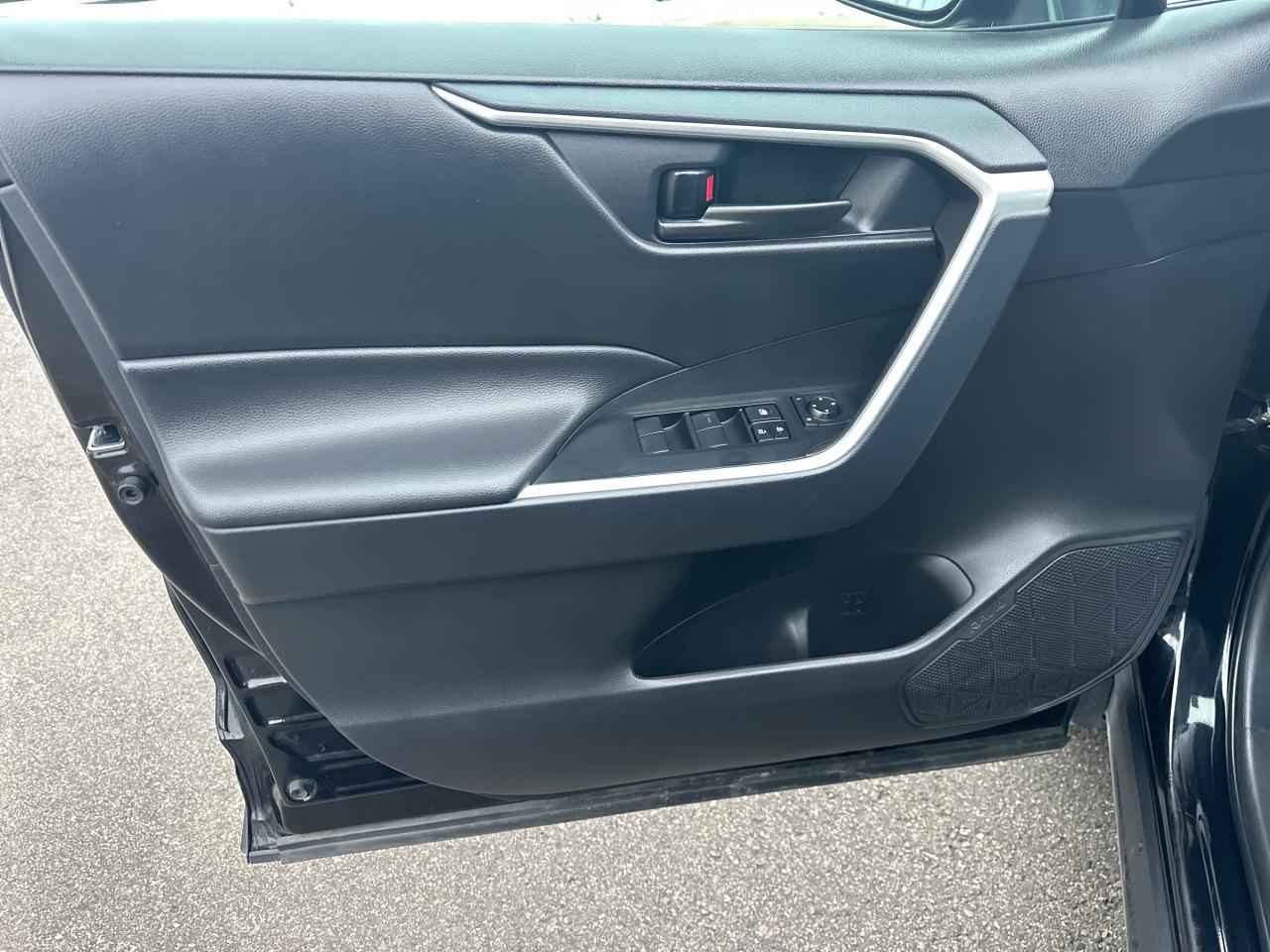 2025 Toyota RAV4 LE Photo