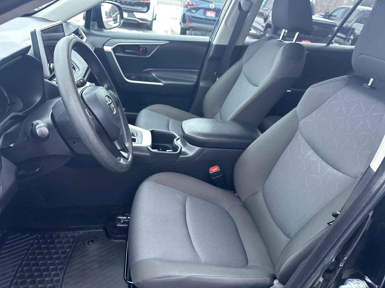 2025 Toyota RAV4 LE Photo