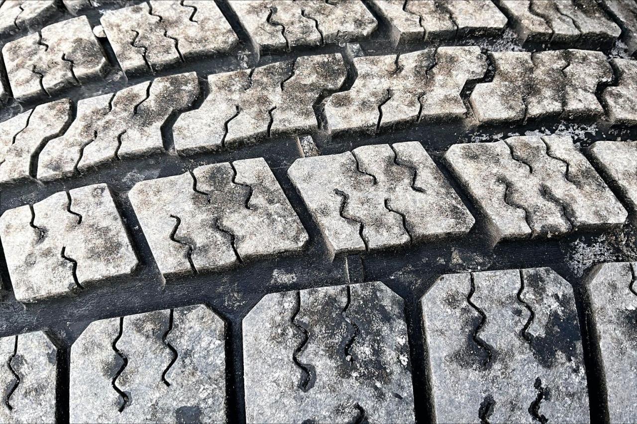 2022 RAM 1500 Classic SLT Crew | Alpine | Tow Pkg | Liner | 4X4 Photo