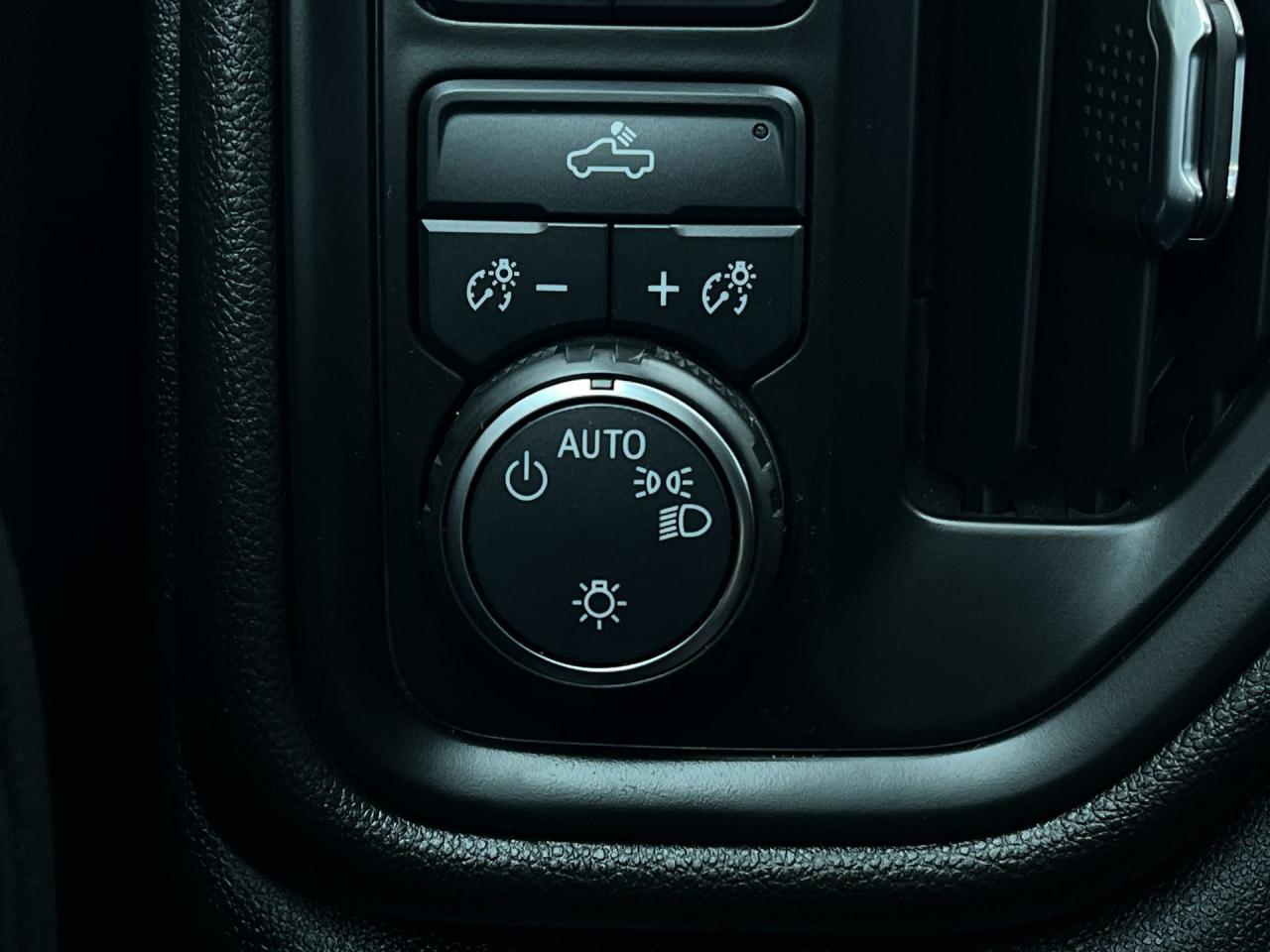 2020 Chevrolet Silverado 1500 4X4 | 5.3L V8 | CARPLAY |TOW PKG | A/C | BLUETOOTH Photo