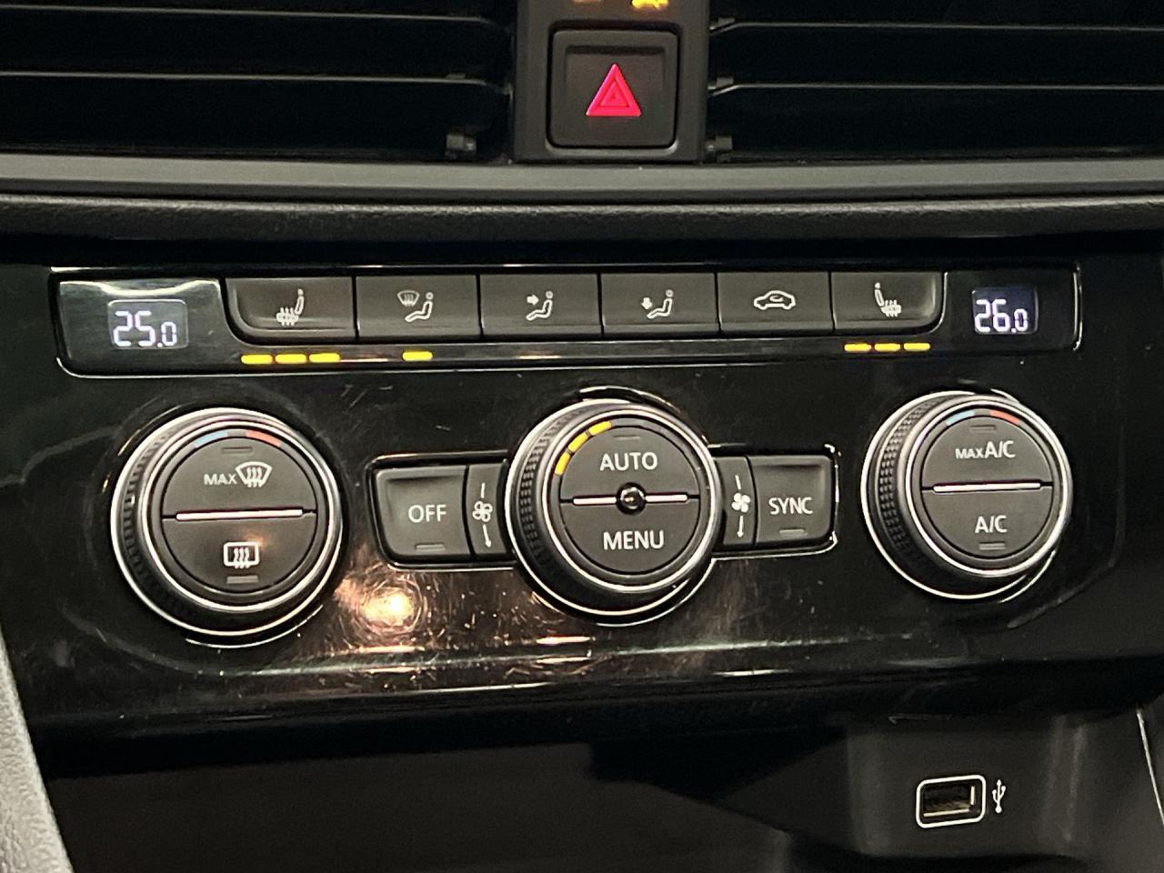 2019 Volkswagen Jetta HIGHLINE |6-SPEED |HTD LEATHER |SUNROOF | CARPLAY Photo