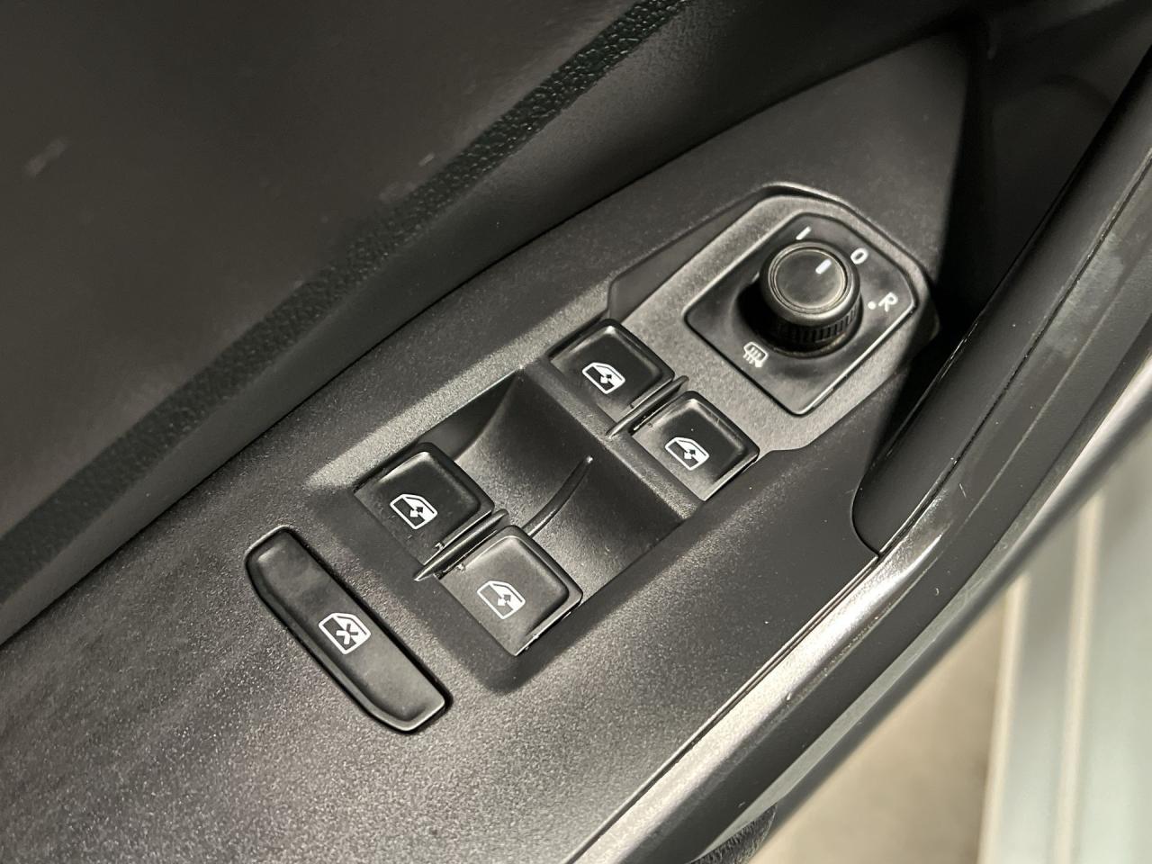 2019 Volkswagen Jetta HIGHLINE |6-SPEED |HTD LEATHER |SUNROOF | CARPLAY Photo