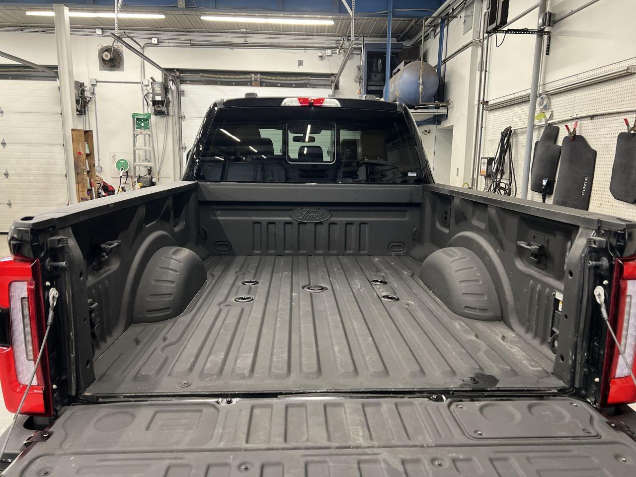 2024 Ford F-250 PLATINUM 4X4 | CREW | POWERSTROKE | MASSAGE SEATS Photo