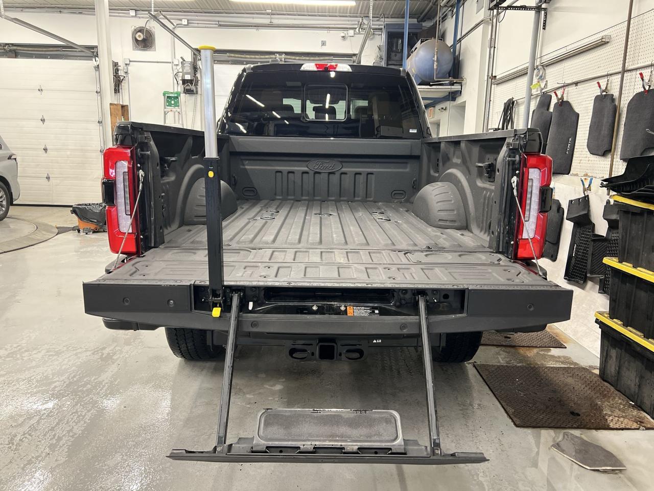 2024 Ford F-250 PLATINUM 4X4 | CREW | POWERSTROKE | MASSAGE SEATS Photo