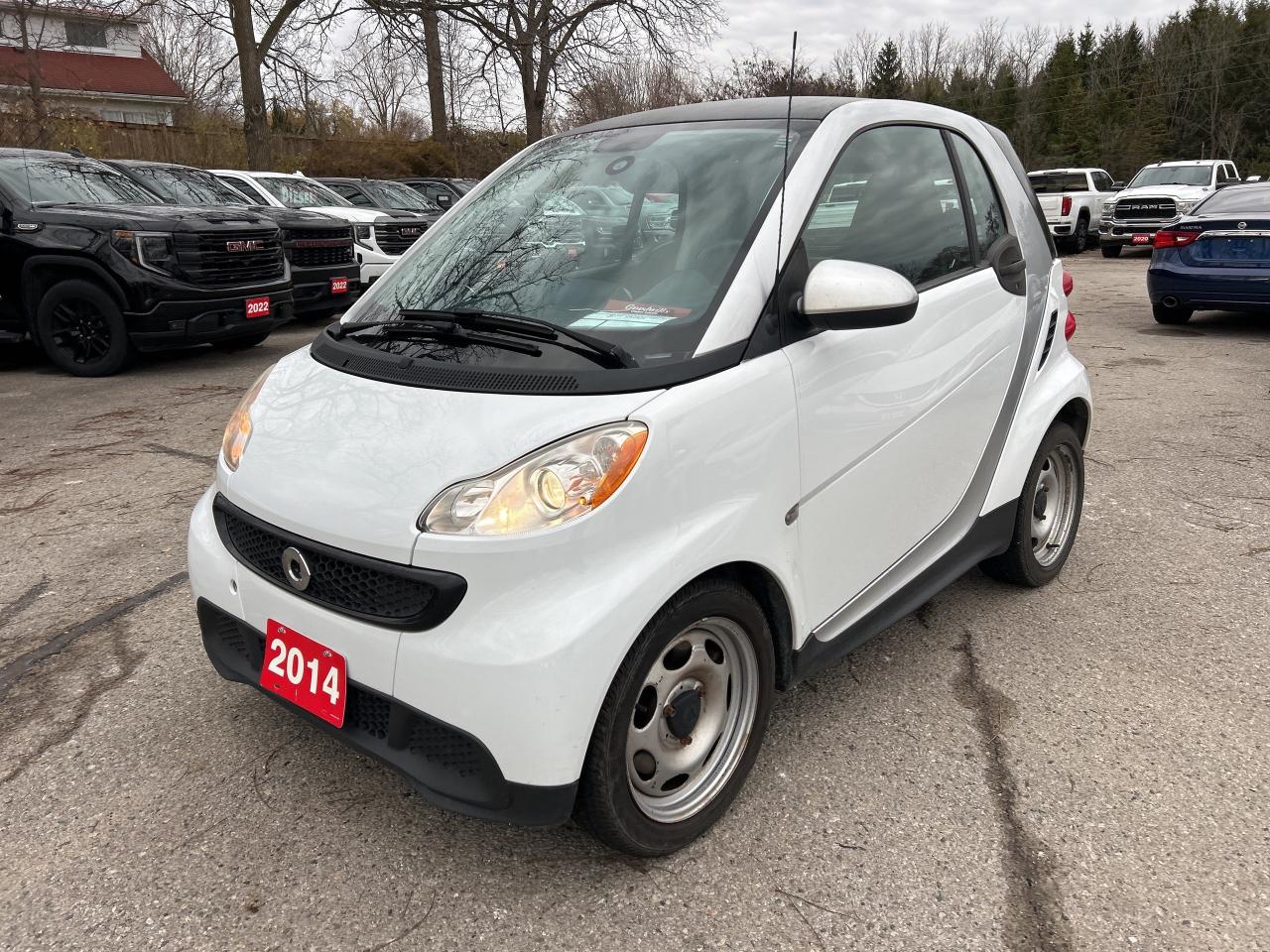 2014 Smart fortwo PASSION, CLEAN CARFAX, HEATED SEATS! - Photo #2