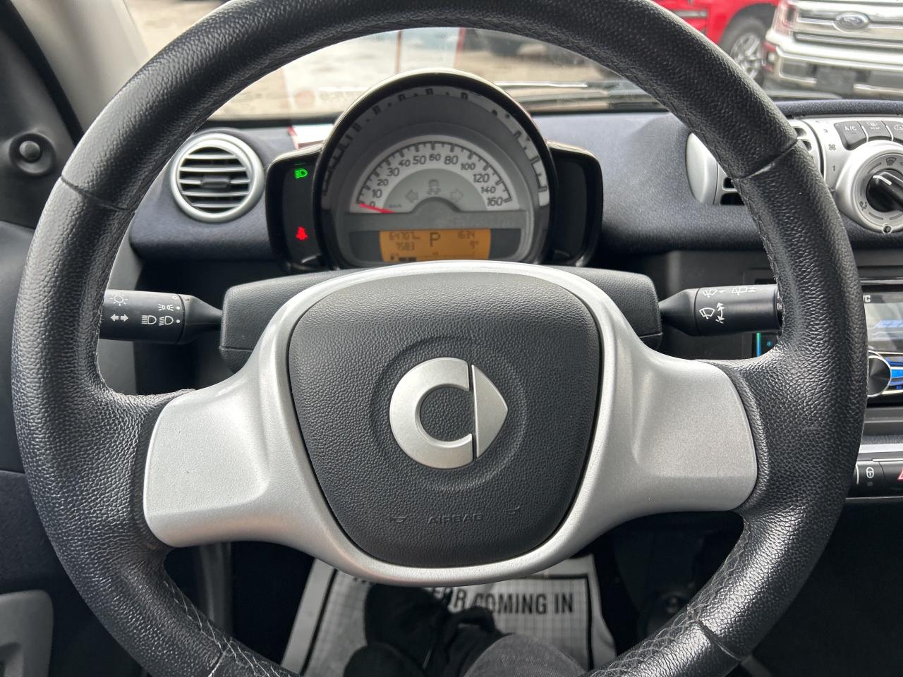 2014 Smart fortwo PASSION, CLEAN CARFAX, HEATED SEATS! - Photo #14