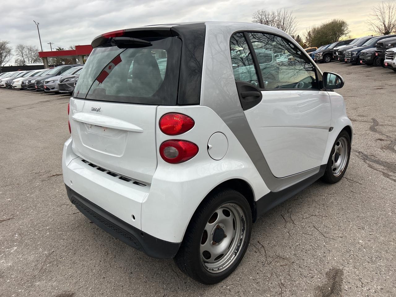 2014 Smart fortwo PASSION, CLEAN CARFAX, HEATED SEATS! - Photo #6