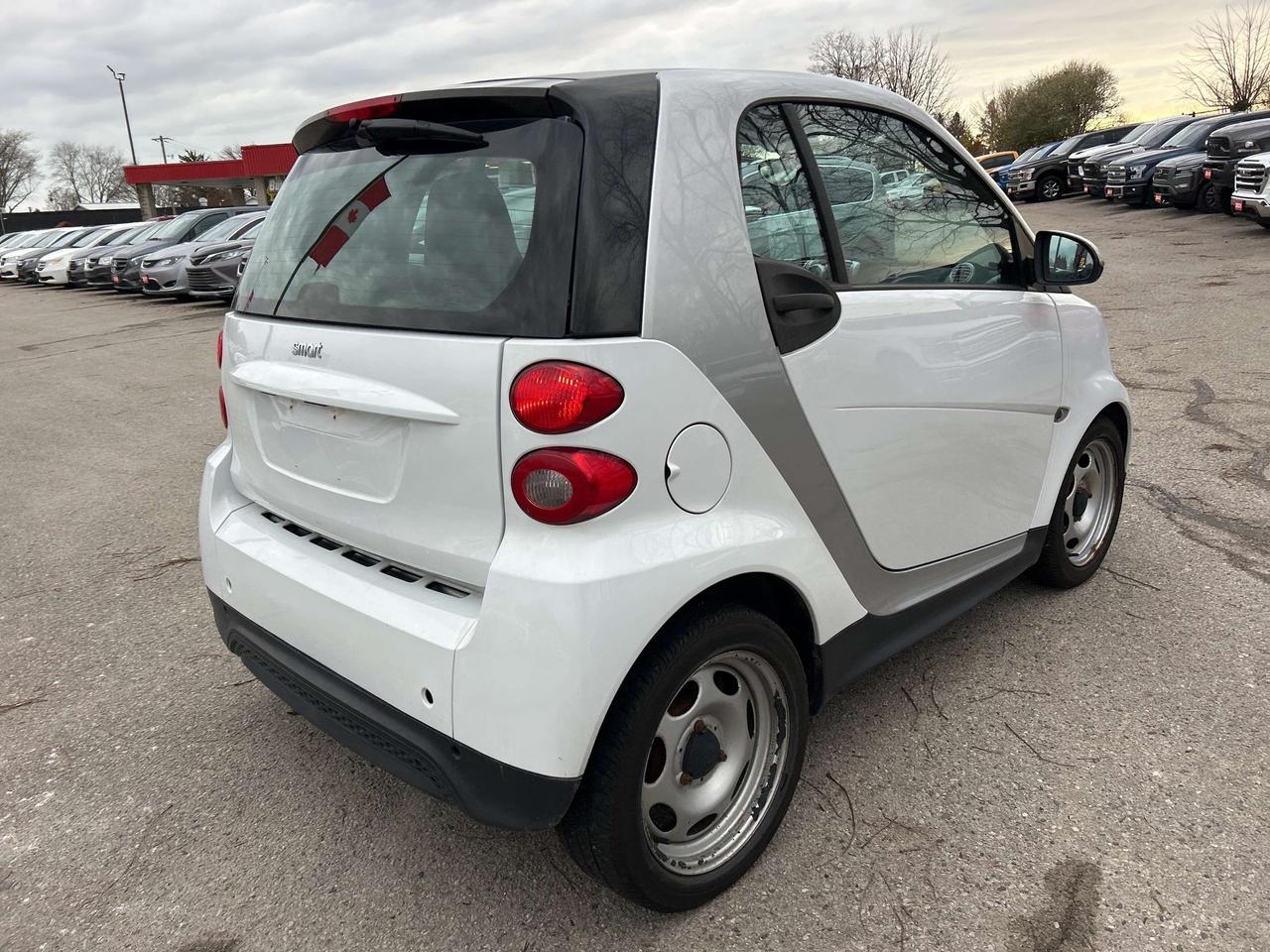 2014 Smart fortwo PASSION, CLEAN CARFAX, HEATED SEATS! - Photo #6