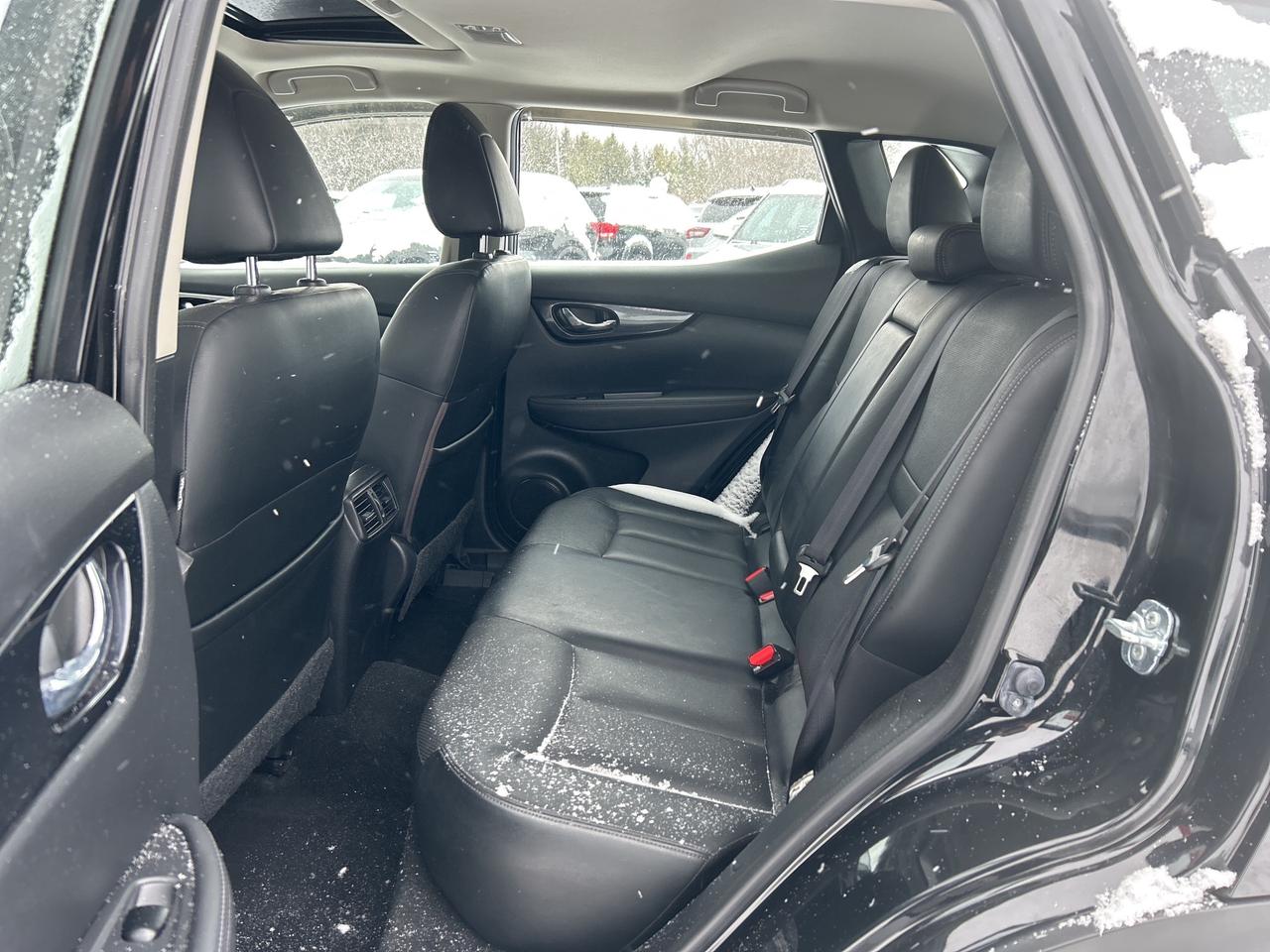 2017 Nissan Qashqai SL, REMOTE START, SUNROOF, HEATED STEERING WHEEL! - Photo #14