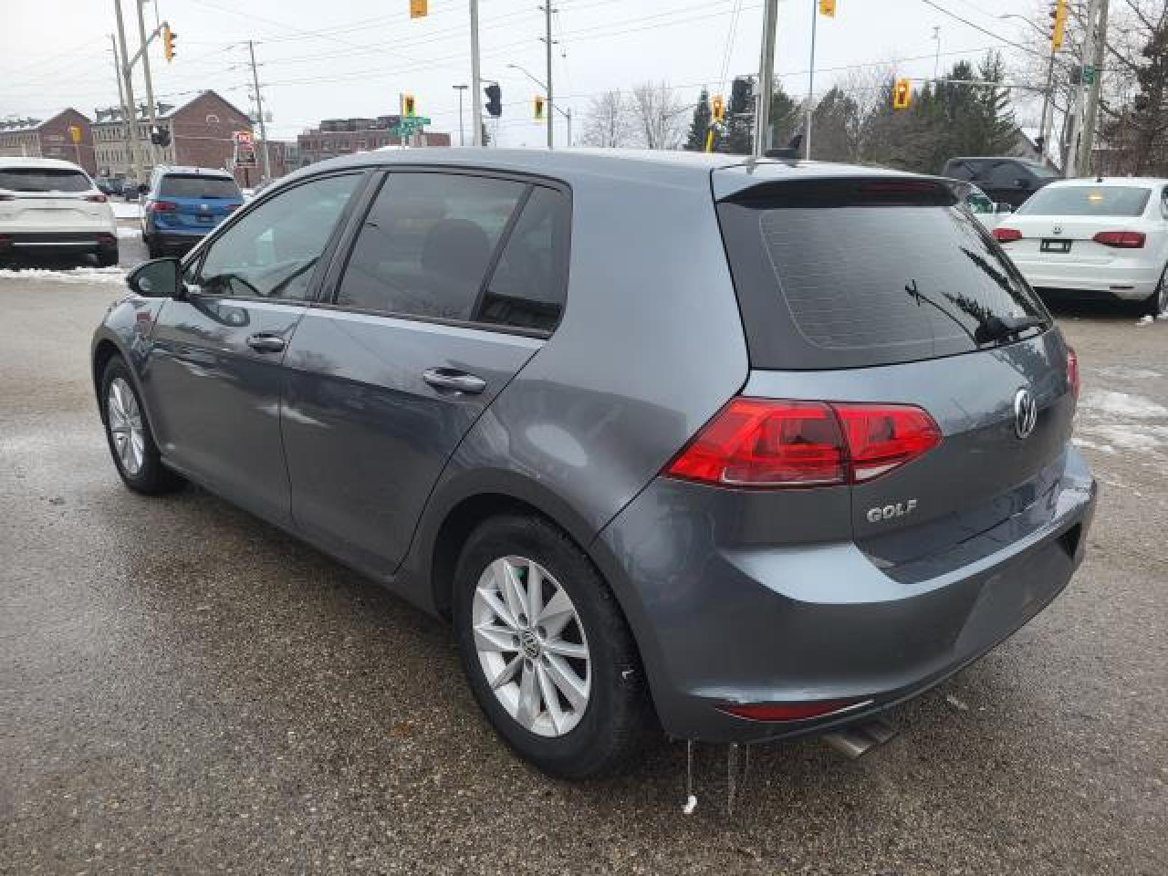 2015 Volkswagen Golf TRENDLINE Photo5