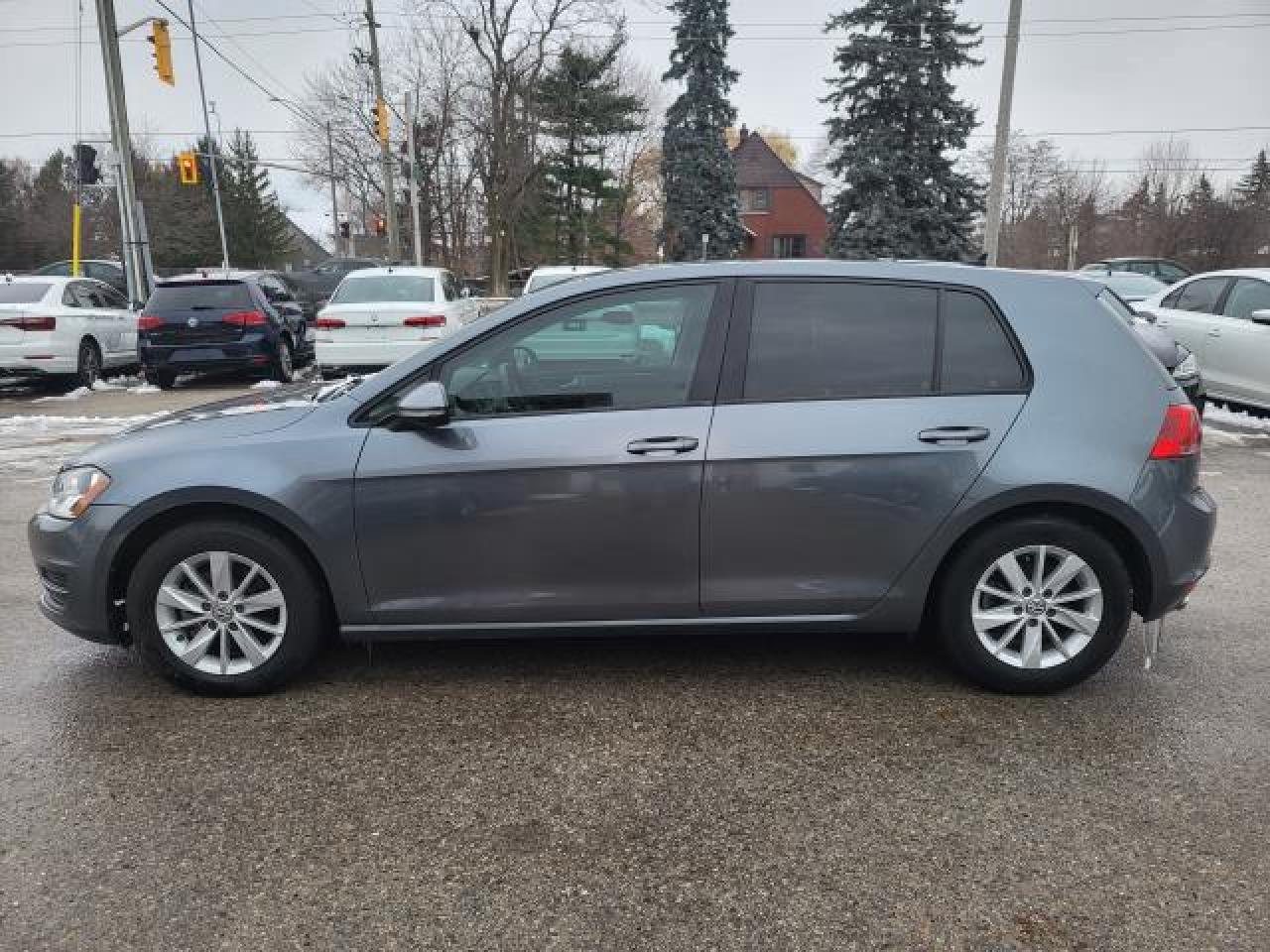 2015 Volkswagen Golf TRENDLINE Photo6