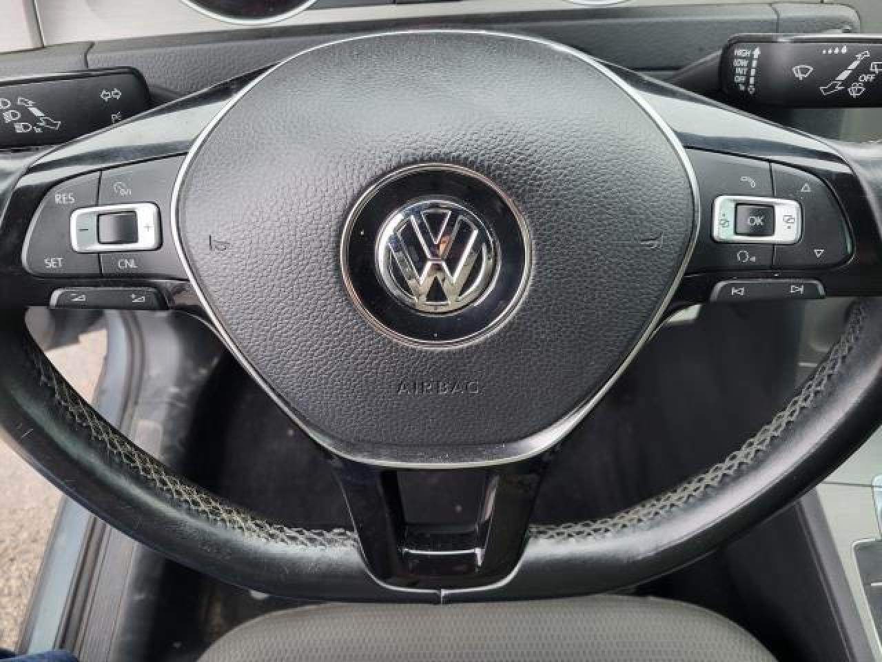 2015 Volkswagen Golf TRENDLINE Photo