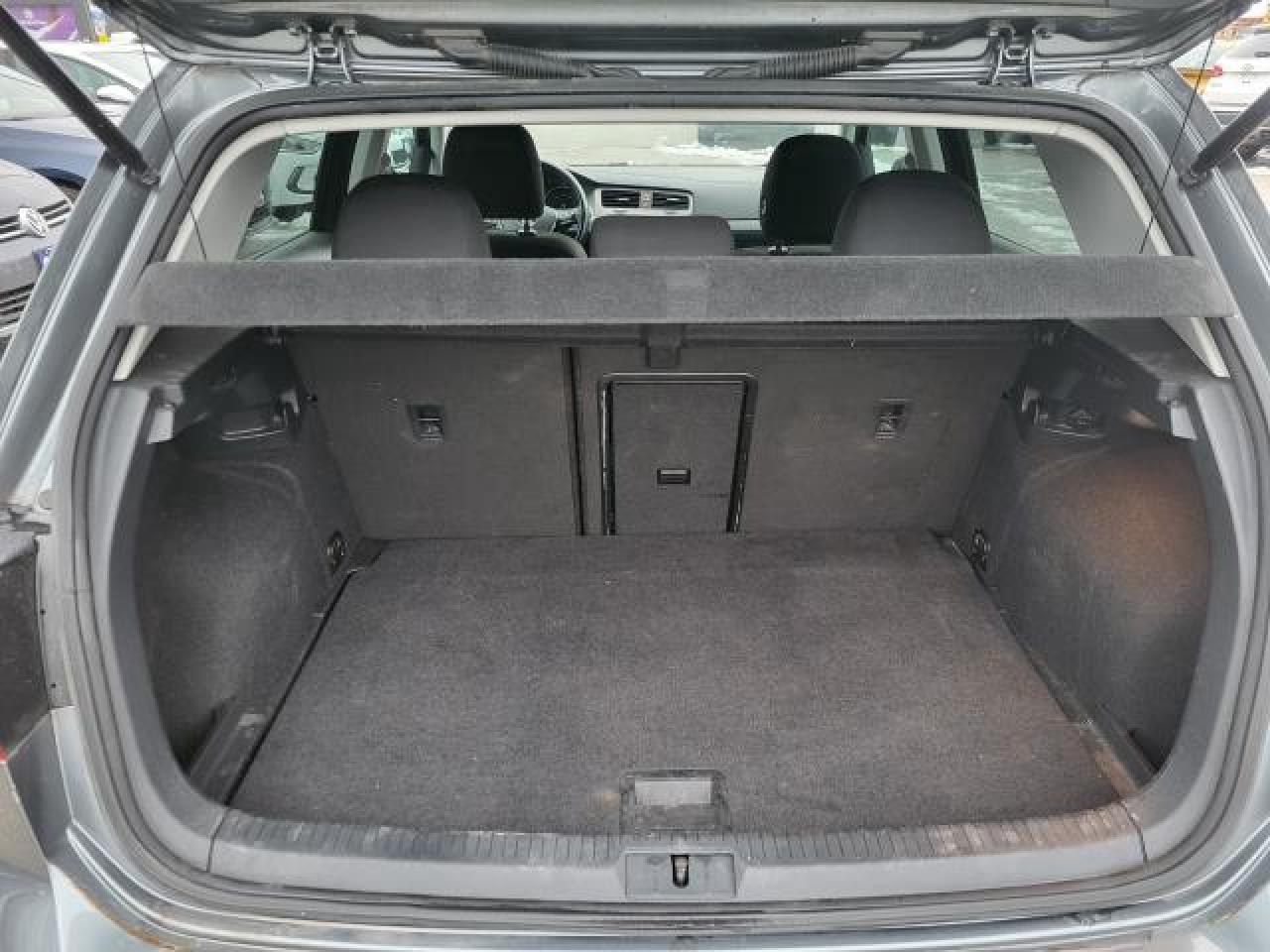 2015 Volkswagen Golf TRENDLINE Photo34