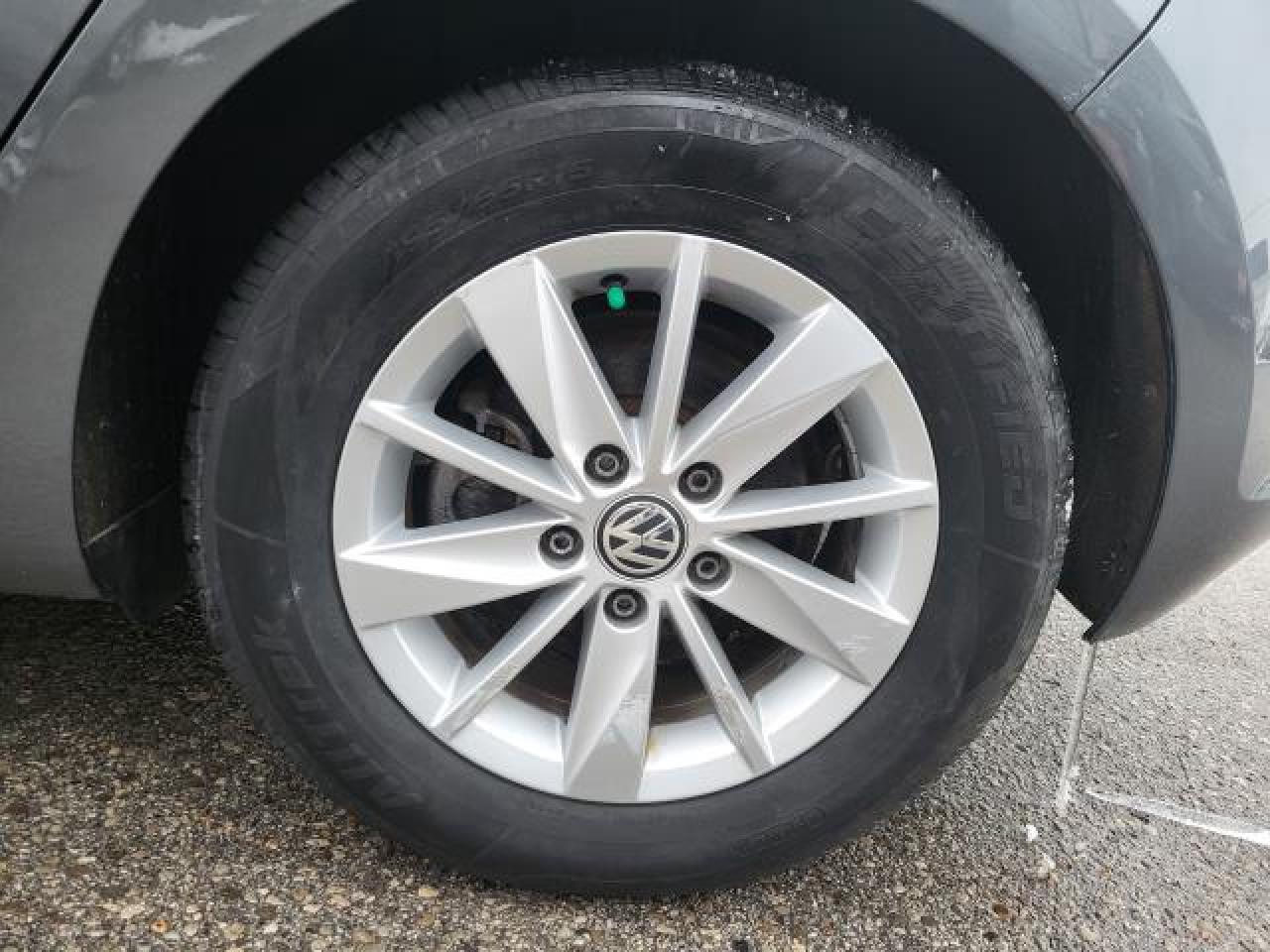 2015 Volkswagen Golf TRENDLINE Photo16