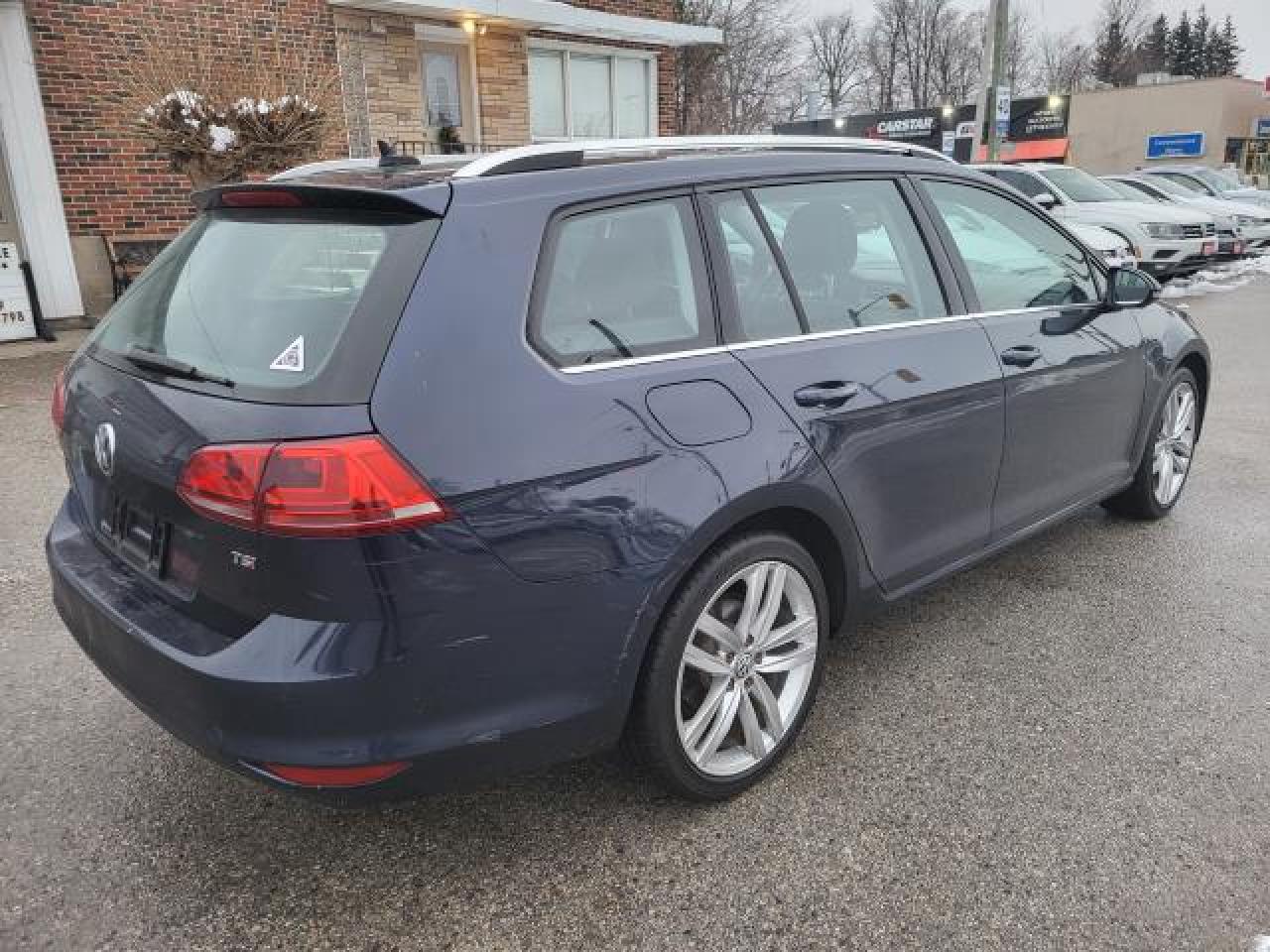 2016 Volkswagen Golf Highline Photo3