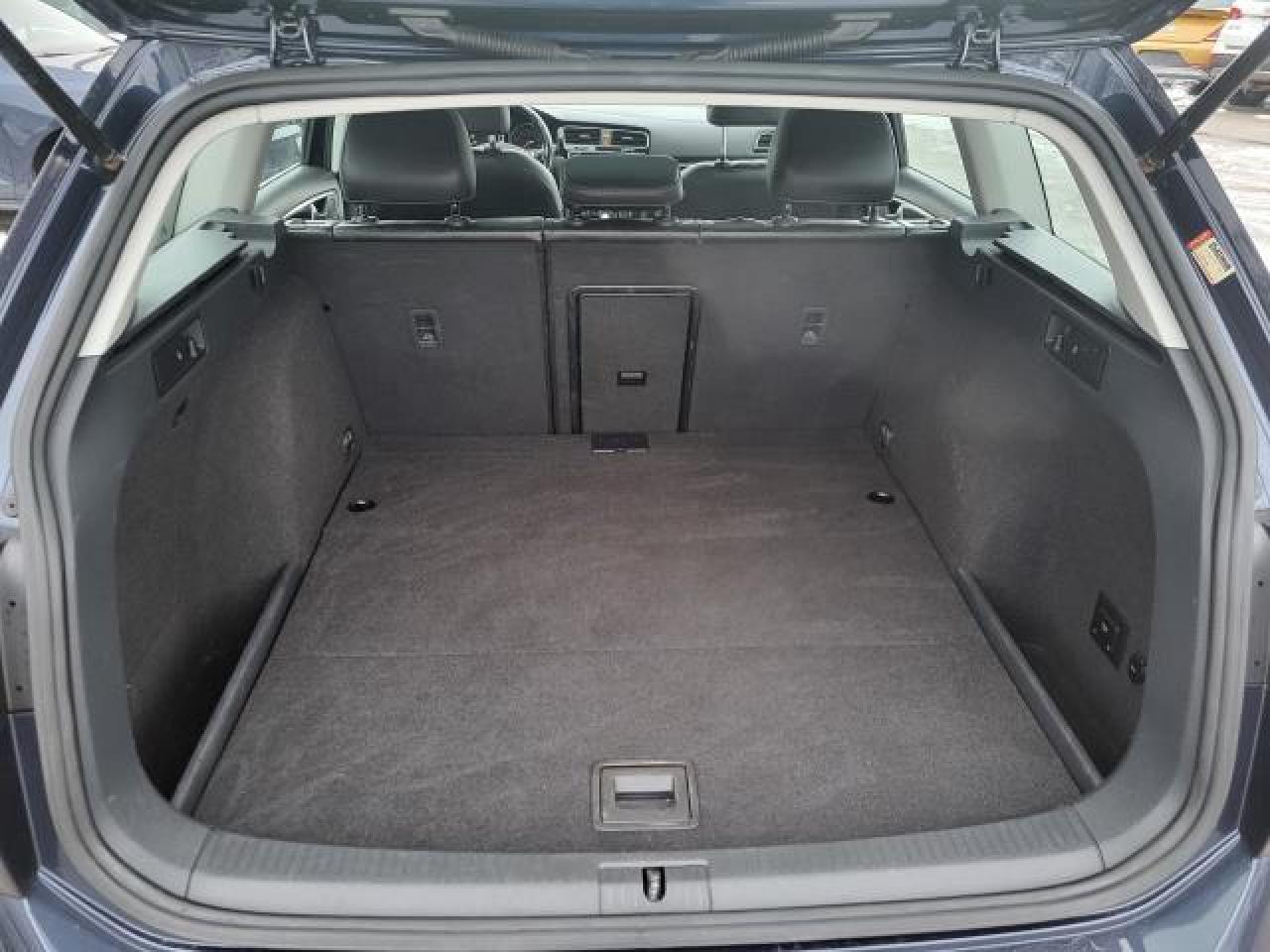 2016 Volkswagen Golf Highline Photo