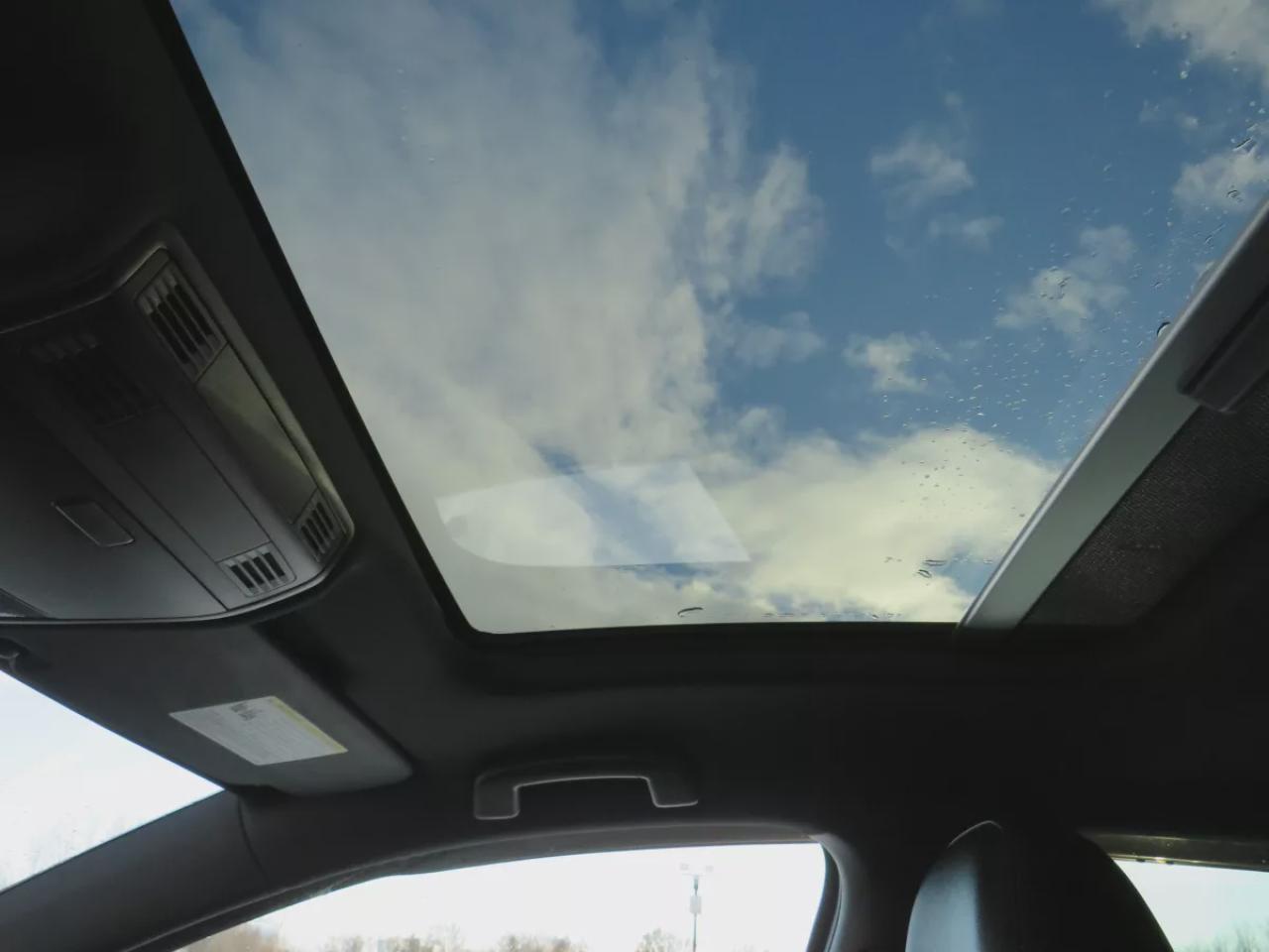 2020 Volkswagen Golf GTI Autobahn GTI Autobahn (**SAFETY/CERTIFIED!!**MANUAL TRANSMISSION**FOG LIGHTS**ALLOY RIMS**LEATHER**REVERSE CAMERA**NAVIGATION**SUNROOF**HEATED SEATS**POWER SEATS**REAR PRIVACY COVER**PUSH BUTTON START**DRIVE MODES**DIGITAL TOUCHSCREEN**DUAL EXHAUST**B Photo