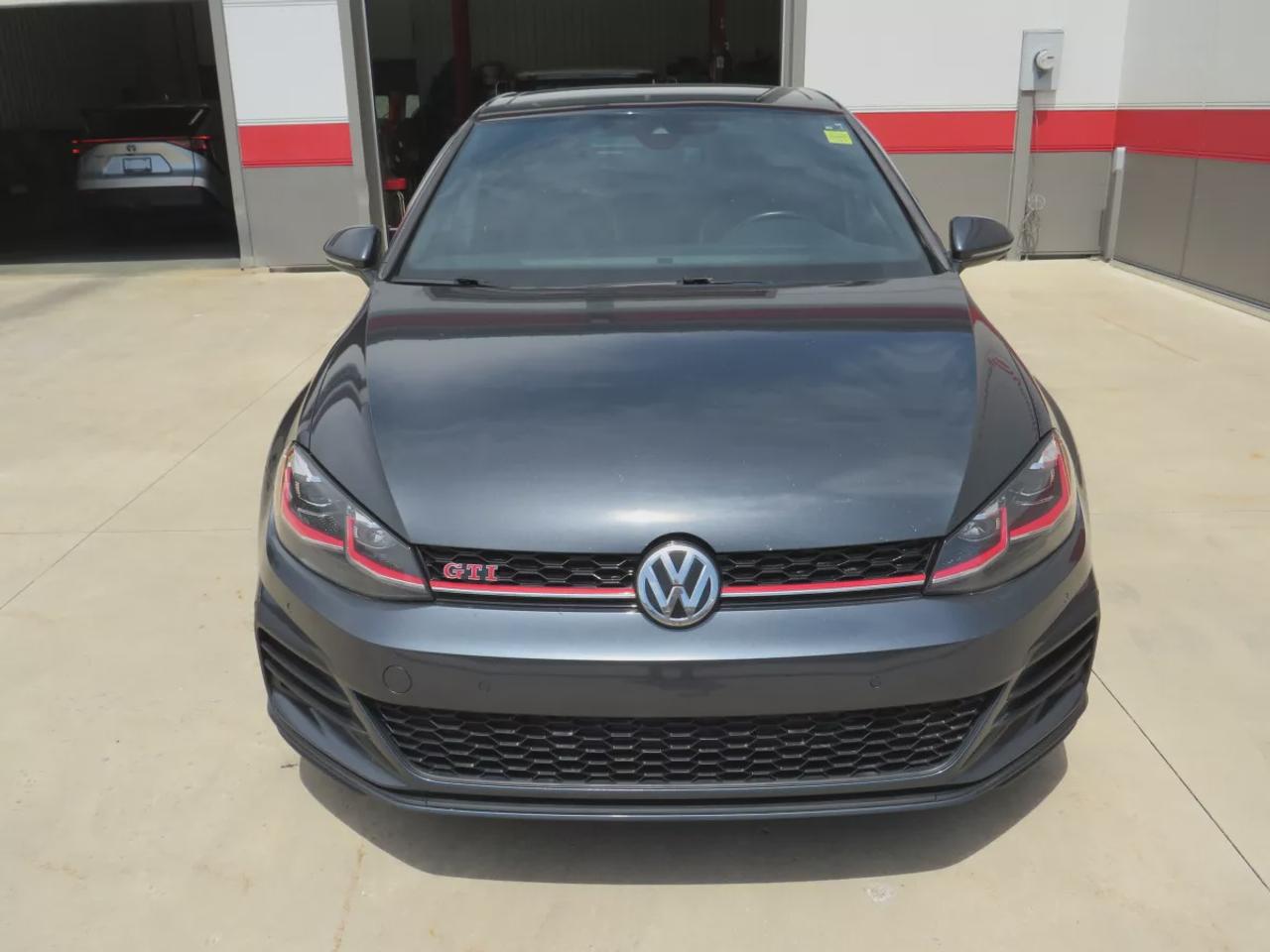 2020 Volkswagen Golf GTI Autobahn GTI Autobahn  | Safety Certified | Manual Transmission | Fog Lights | Alloy Rims | Leather | Reverse Camera | Navigation | Sunroof | Heated Seats | Power Seats | Rear Privacy Cover | Push Button Start | Drive Modes | Digital Touchscreen | Dua Photo