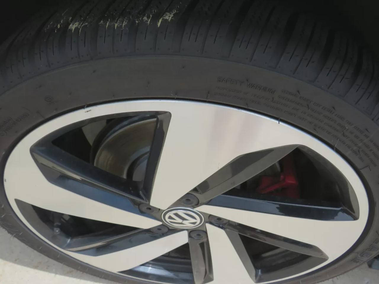 2020 Volkswagen Golf GTI Autobahn GTI Autobahn  | Safety Certified | Manual Transmission | Fog Lights | Alloy Rims | Leather | Reverse Camera | Navigation | Sunroof | Heated Seats | Power Seats | Rear Privacy Cover | Push Button Start | Drive Modes | Digital Touchscreen | Dua Photo