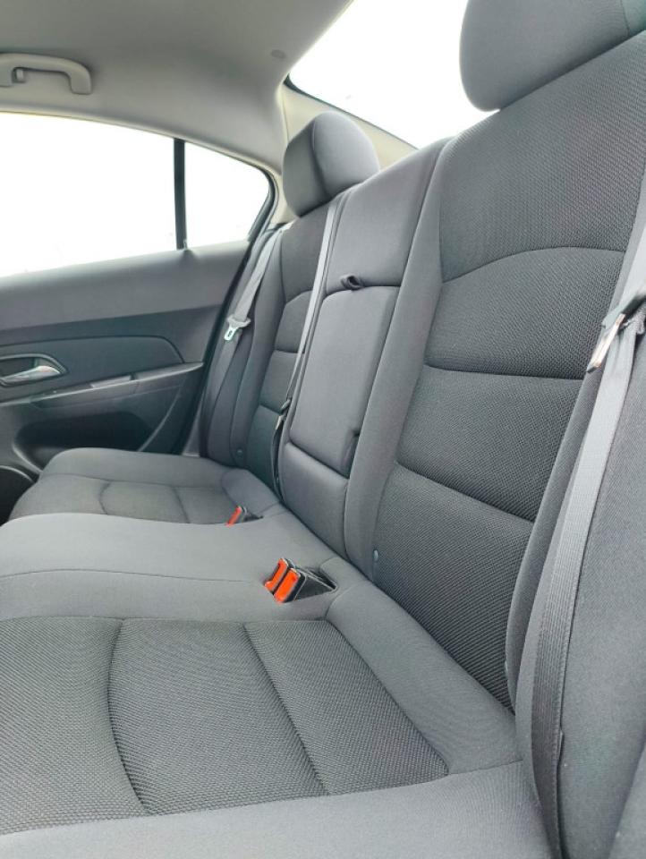 2015 Chevrolet Cruze 4dr Sedan 1LT Photo