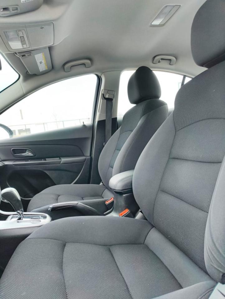 2015 Chevrolet Cruze 4dr Sedan 1LT Photo