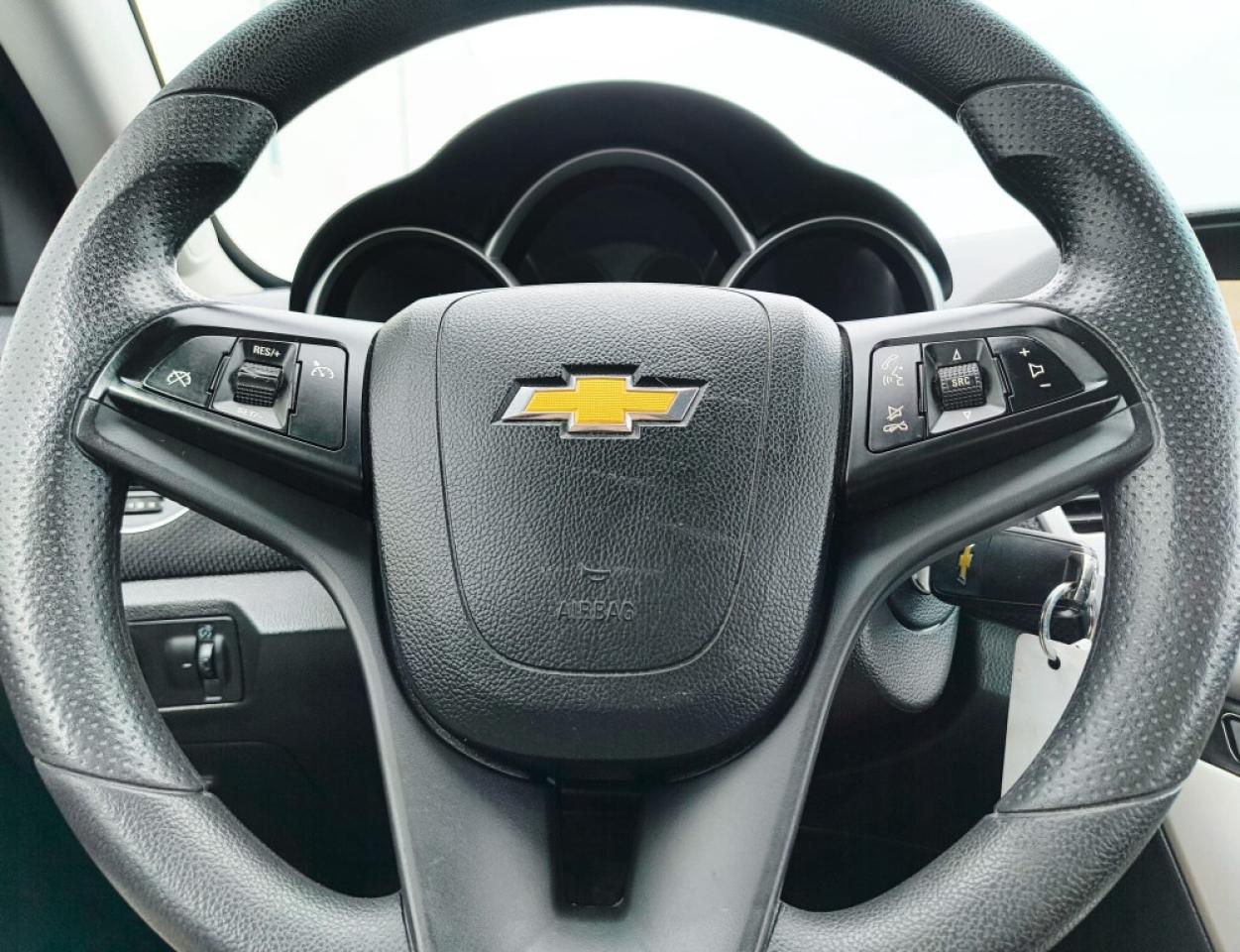 2015 Chevrolet Cruze 4dr Sedan 1LT Photo