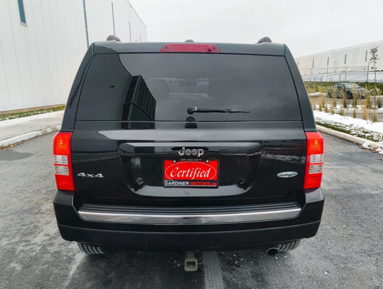 2016 Jeep Patriot 4WD 4dr High Altitude Photo4