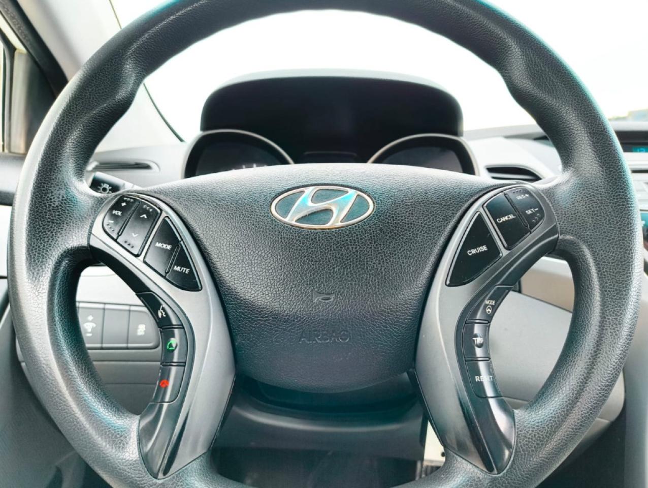 2014 Hyundai Elantra 5dr Automatic GL Photo