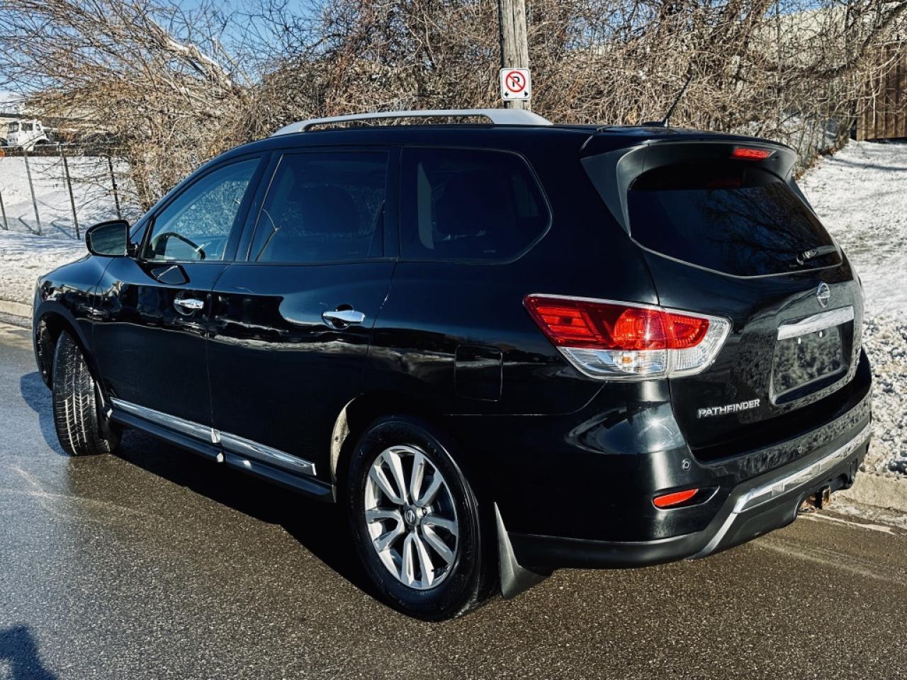 2016 Nissan Pathfinder SL Photo