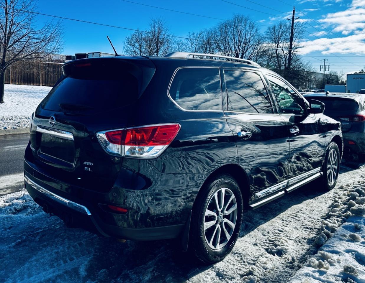 2016 Nissan Pathfinder SL Photo