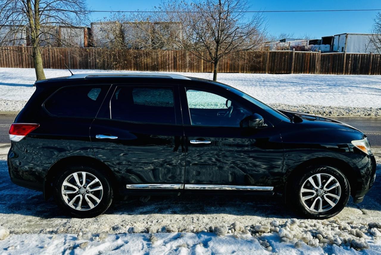 2016 Nissan Pathfinder SL Photo