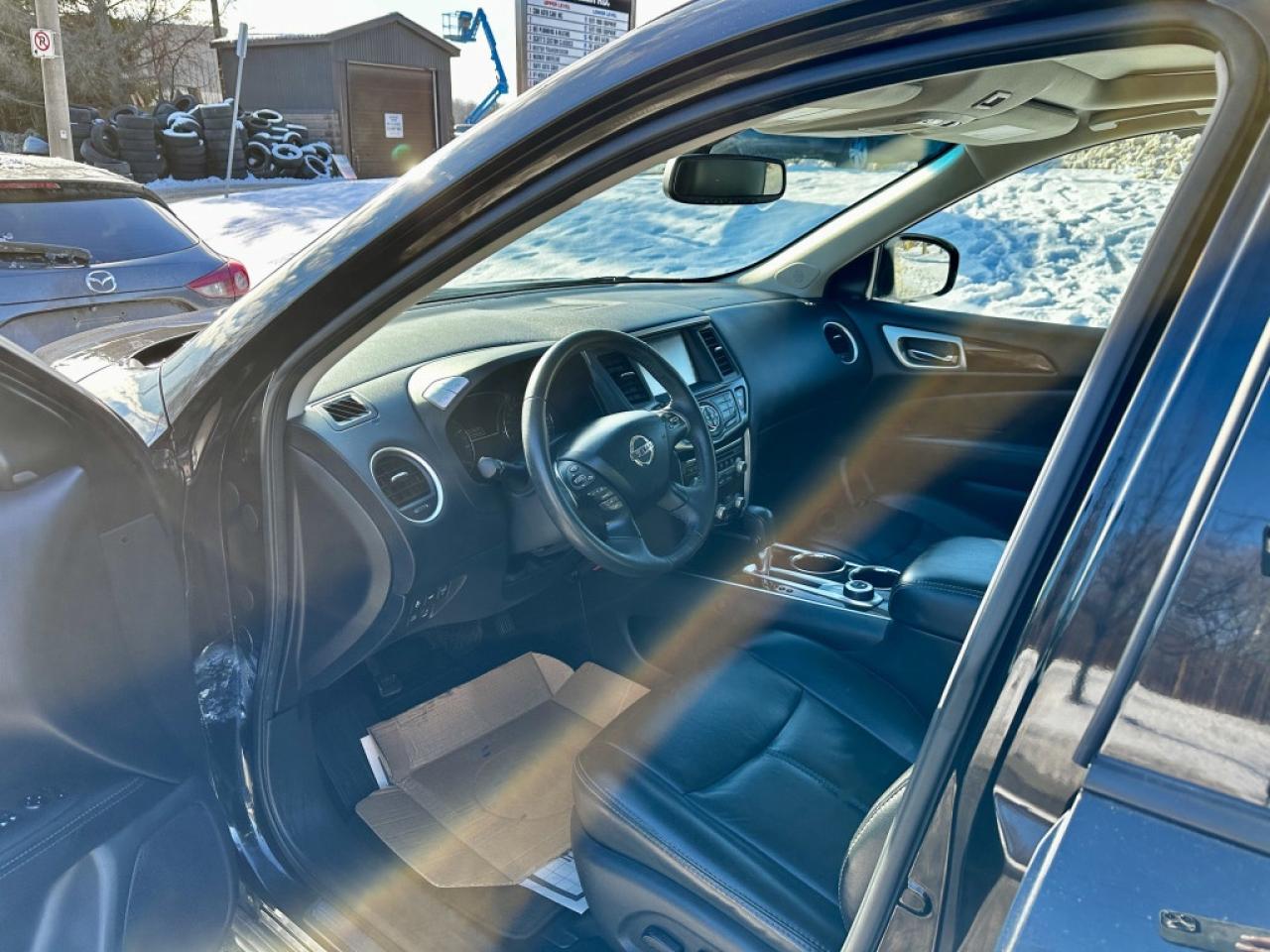 2016 Nissan Pathfinder SL Photo