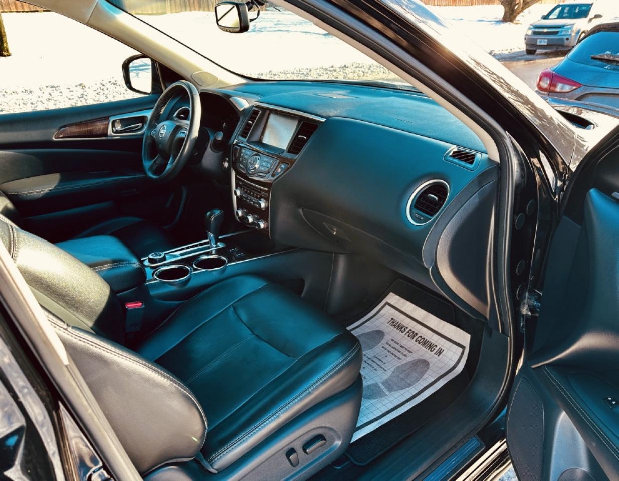 2016 Nissan Pathfinder SL Photo