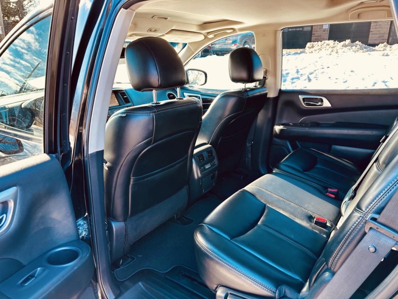 2016 Nissan Pathfinder SL Photo