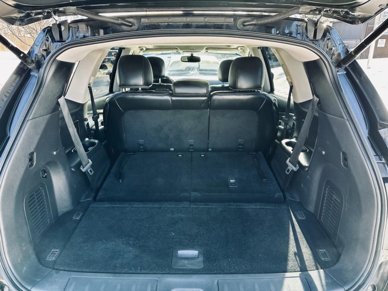 2016 Nissan Pathfinder SL Photo