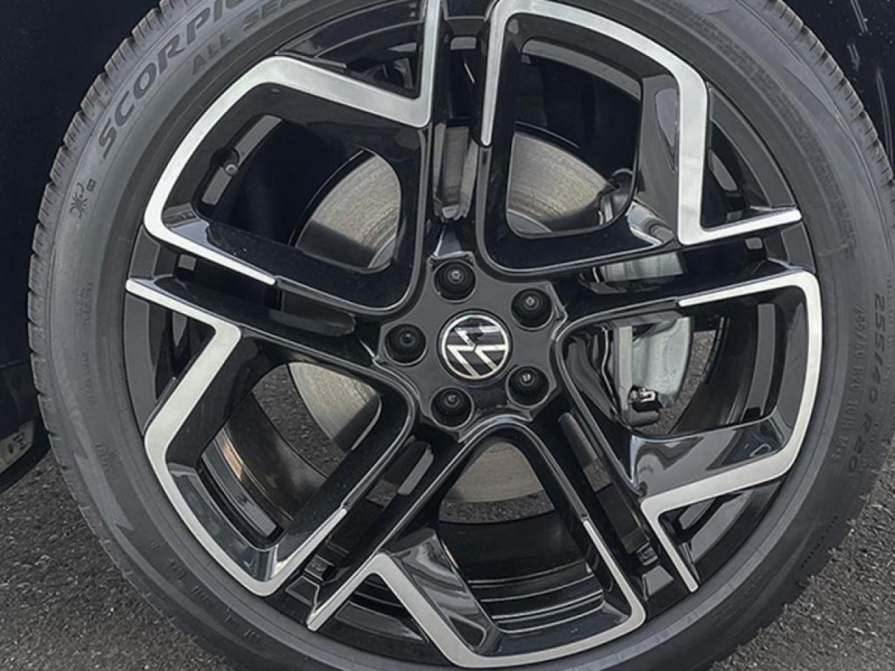 2026 Volkswagen Tiguan Highline Turbo R-Line Photo